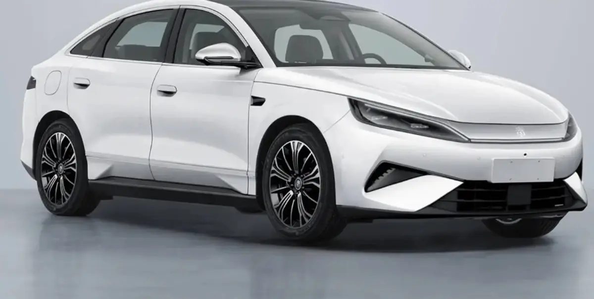 BYD Qin Max EV / DM-i 2026 — экстерьер, front three quarter white miit reference, рынок China launch/reference