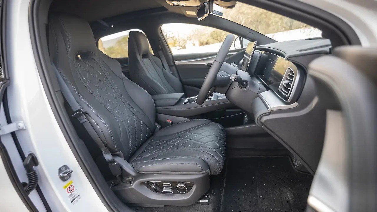 BYD Sealion 07 EV 2024 — интерьер, передние сиденья, рынок internal_mvp