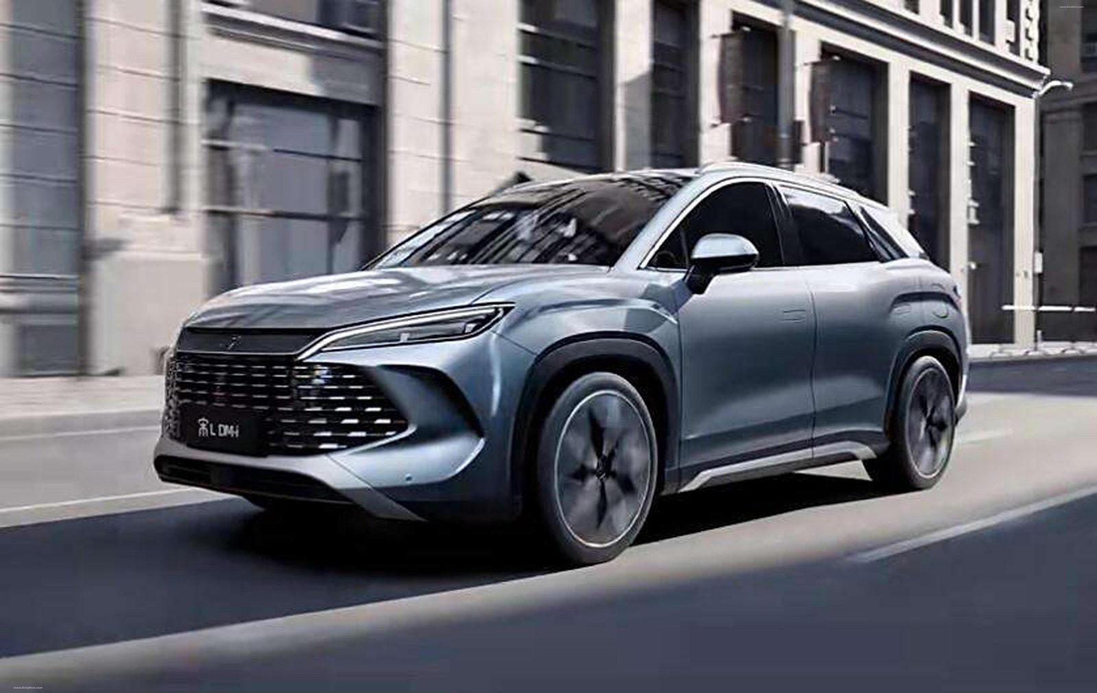 BYD Song L DM-i 2024 — экстерьер, вид спереди 3/4, рынок internal_mvp
