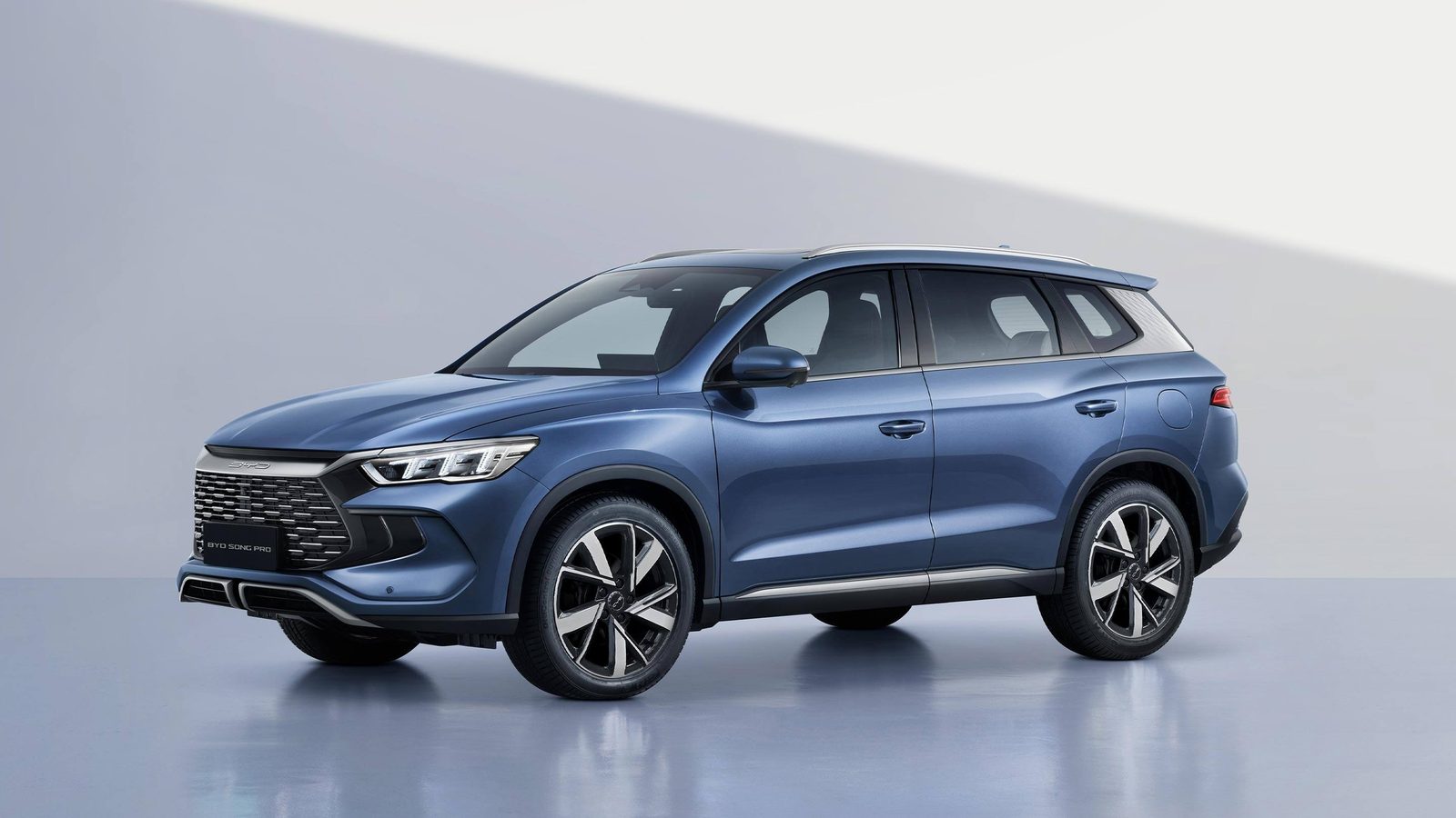 BYD Song Pro DM-i 2025 — экстерьер, front 3q studio, рынок china/export