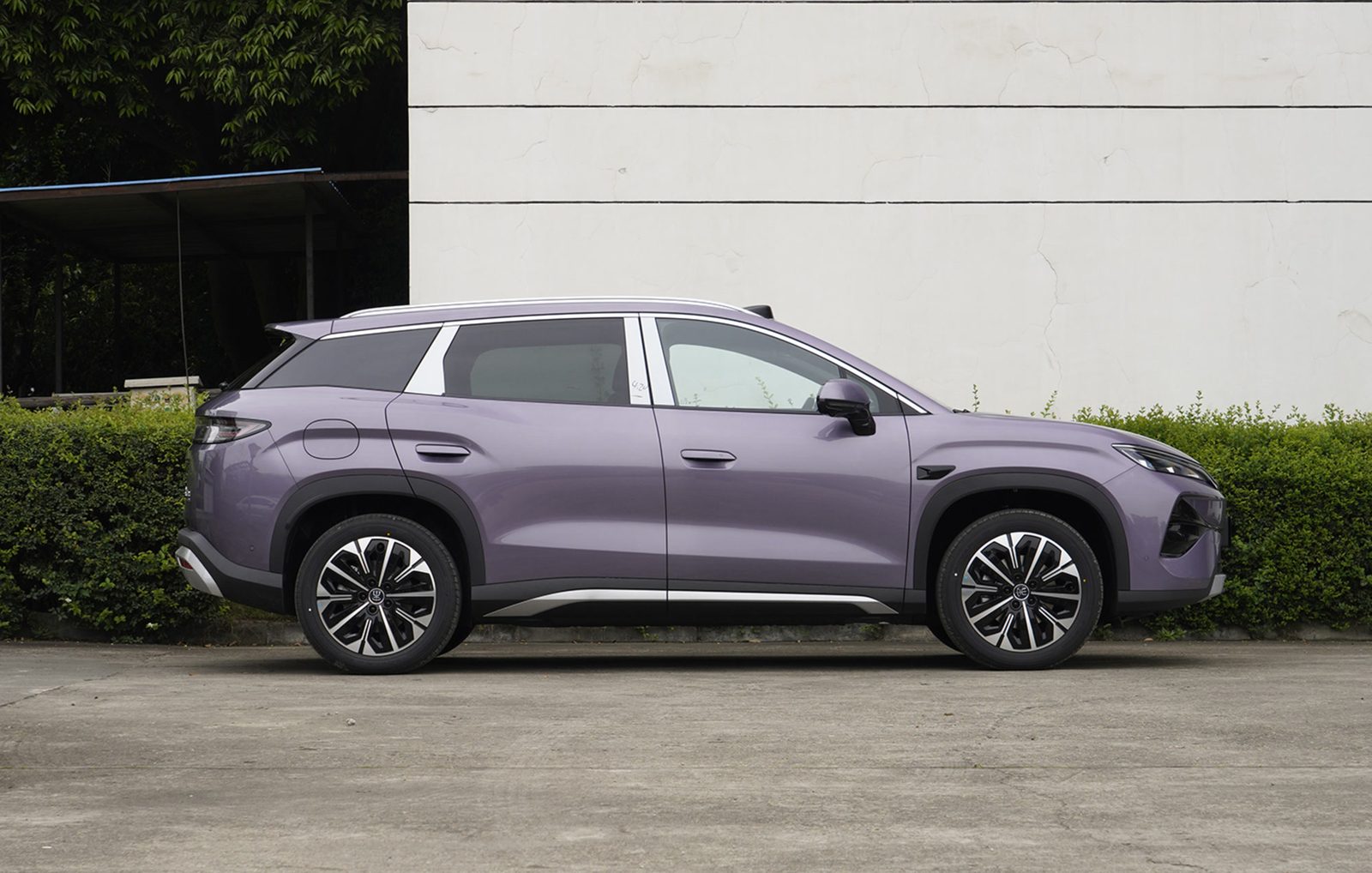 BYD Song Ultra EV 2026 — экстерьер, вид сбоку, рынок China / production visual reference