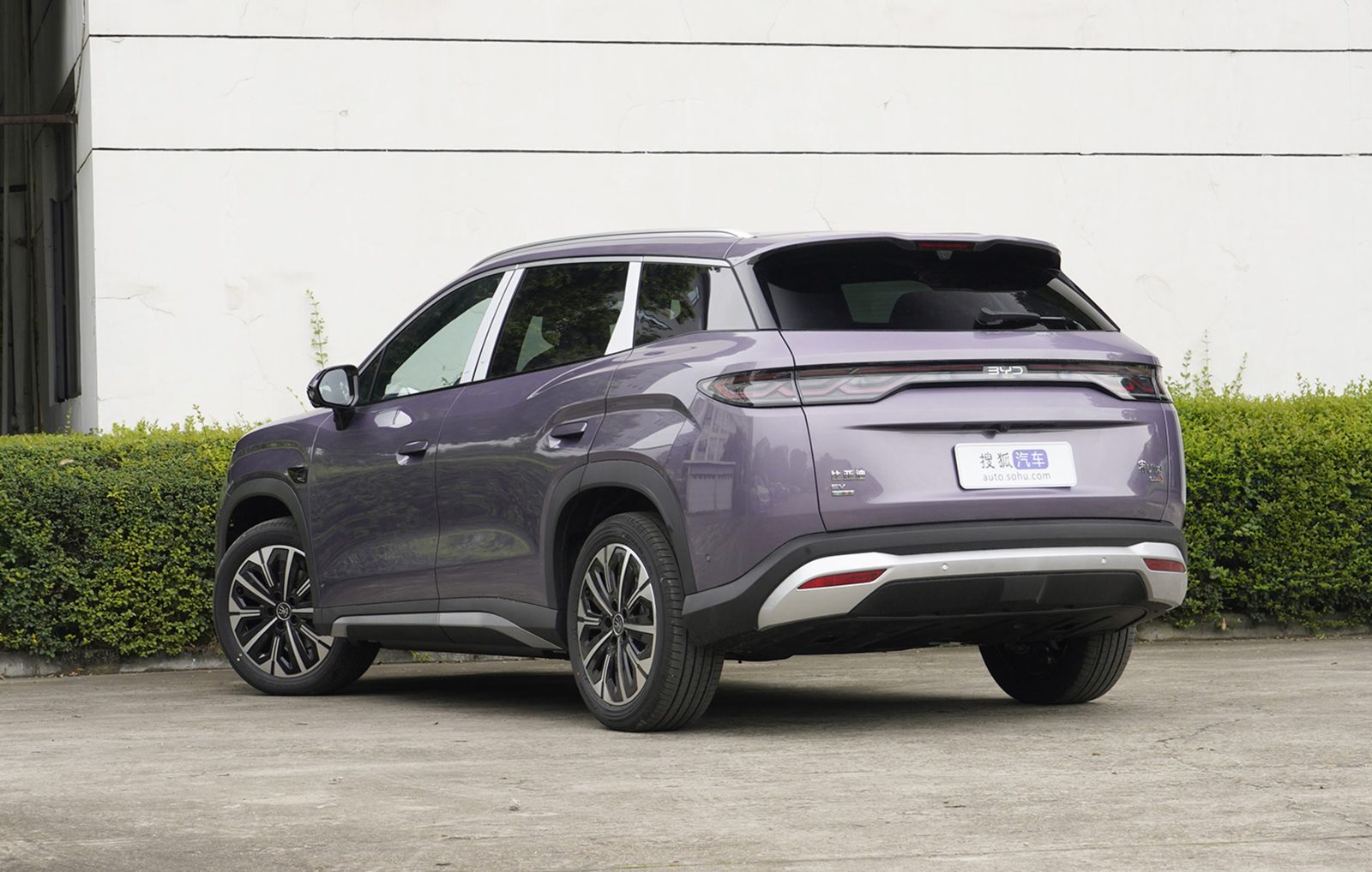 BYD Song Ultra EV 2026 — экстерьер, вид сзади 3/4, рынок China / production visual reference