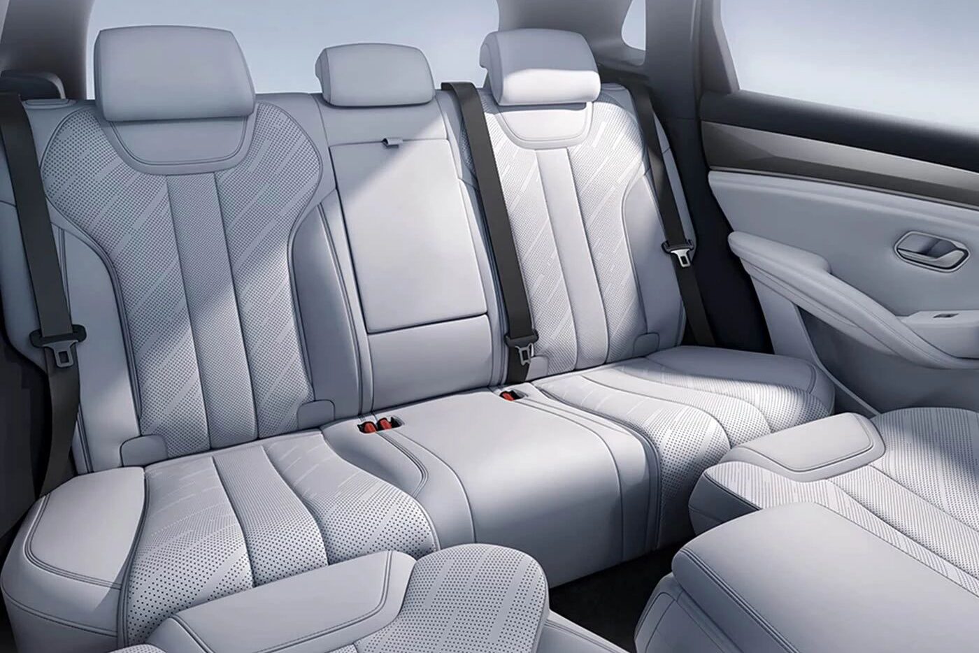 BYD Song Ultra EV 2026 — интерьер, второй ряд сидений, рынок internal_mvp