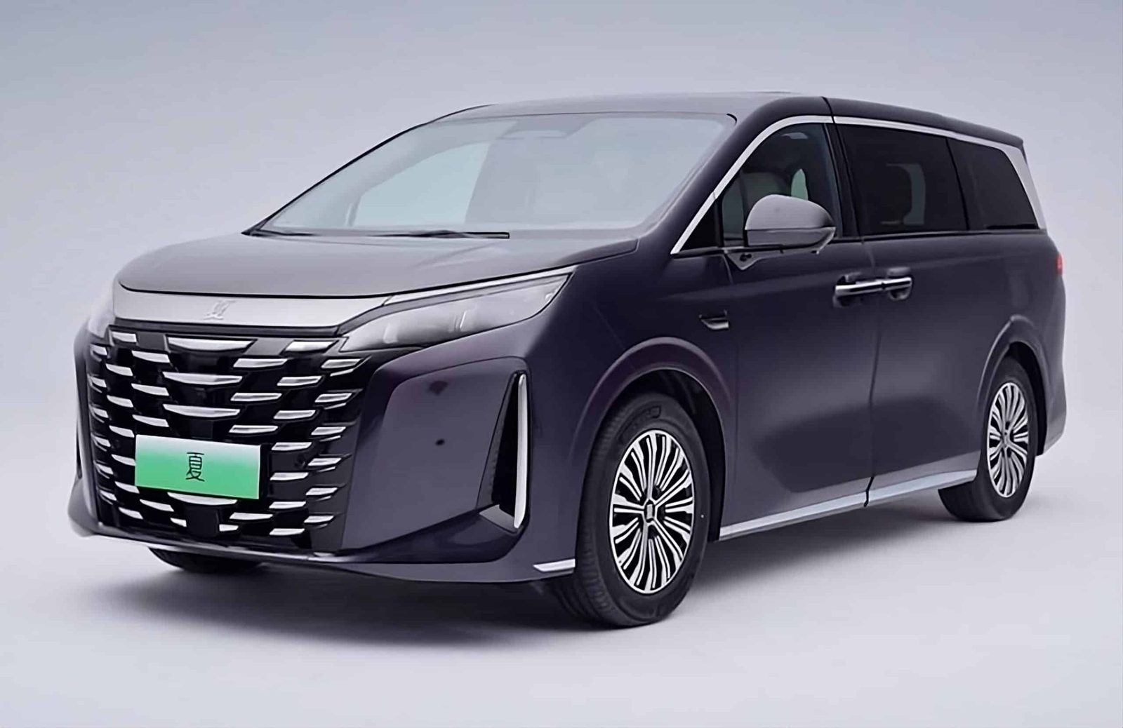 BYD Xia DM-i 2025 — главное фото модели, экстерьер, вид спереди 3/4, рынок internal_mvp