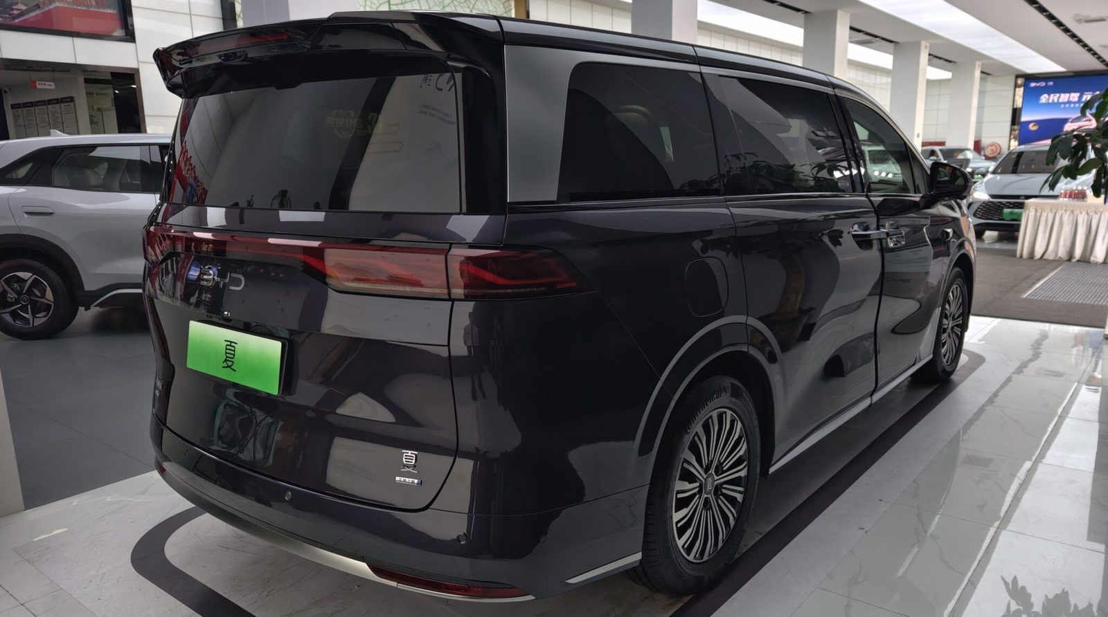 BYD Xia DM-i 2025 — экстерьер, вид сзади 3/4, рынок CN