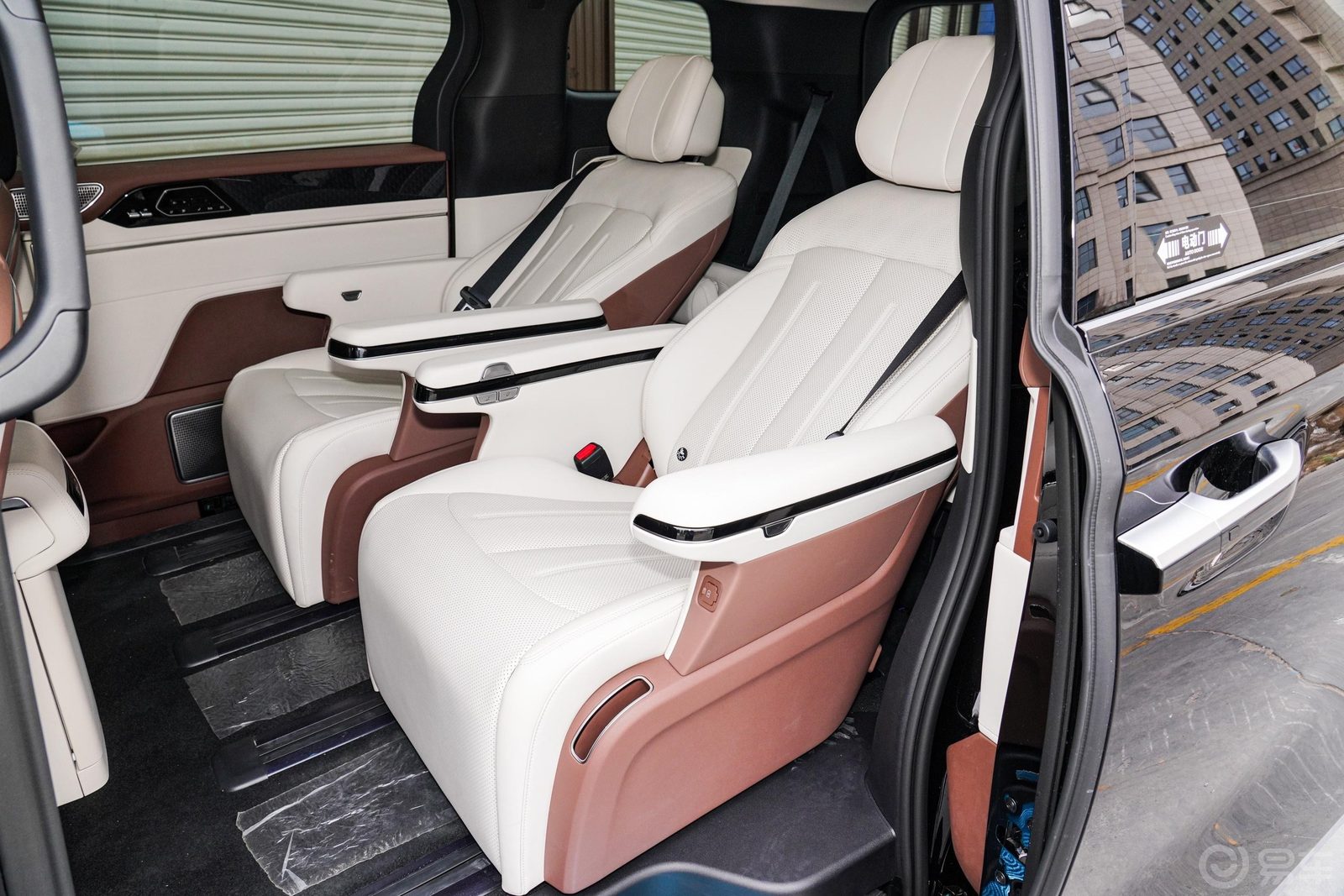BYD Xia DM-i 2025 — интерьер, второй ряд сидений, рынок internal_mvp