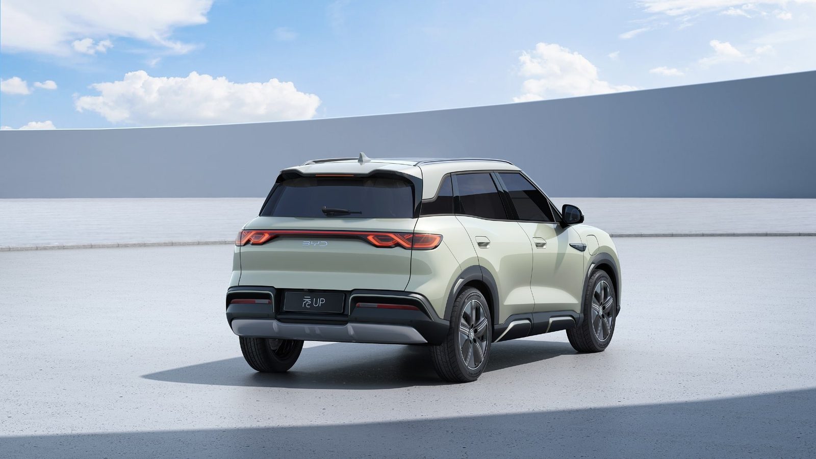 BYD Yuan UP EV MY2027 2026 — экстерьер, вид сзади 3/4