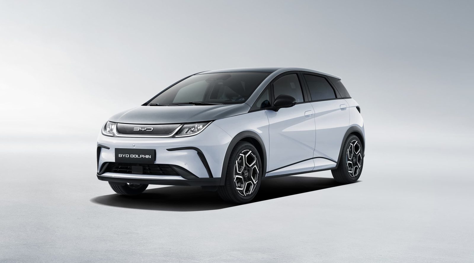 BYD Dolphin EV 2021 — главное фото модели, экстерьер, вид спереди 3/4, рынок internal_mvp