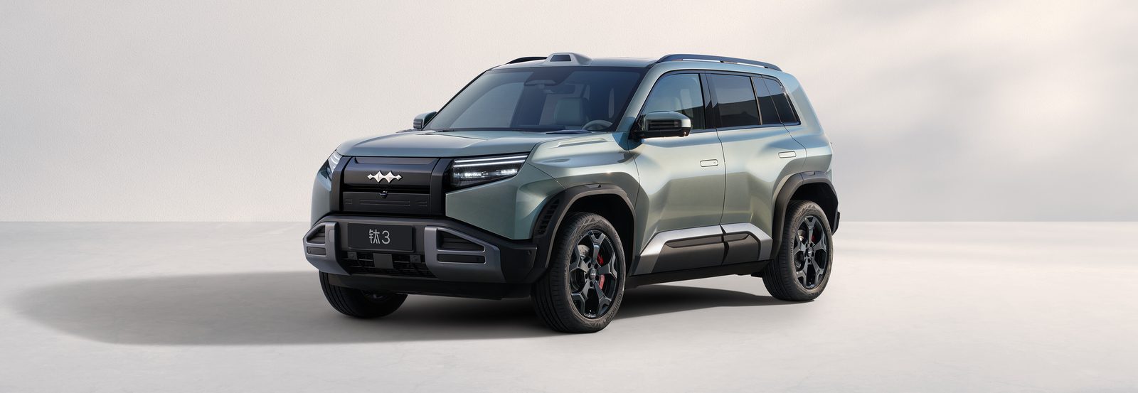 BYD FangChengBao Tai 3 EV 2025 — экстерьер, front 3q green, рынок China