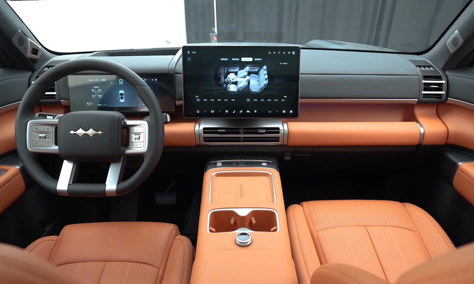 BYD FangChengBao Tai 7 EV 2026 — интерьер, передняя панель, рынок internal_mvp