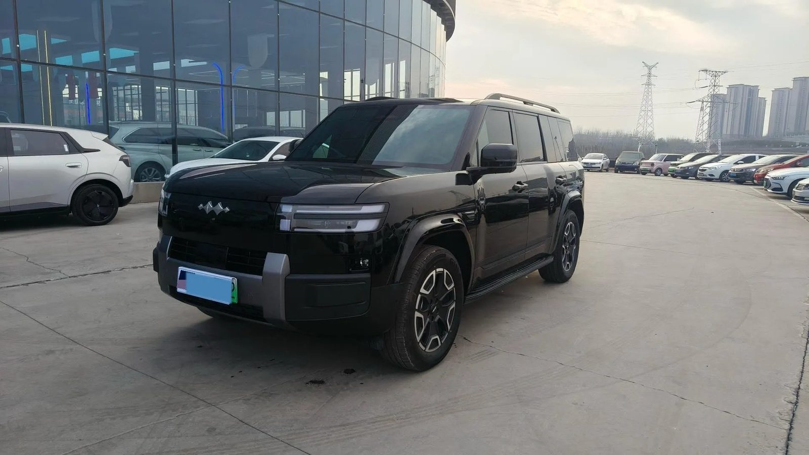 BYD FangChengBao Tai 7 PHEV 2025 — экстерьер, вид спереди 3/4