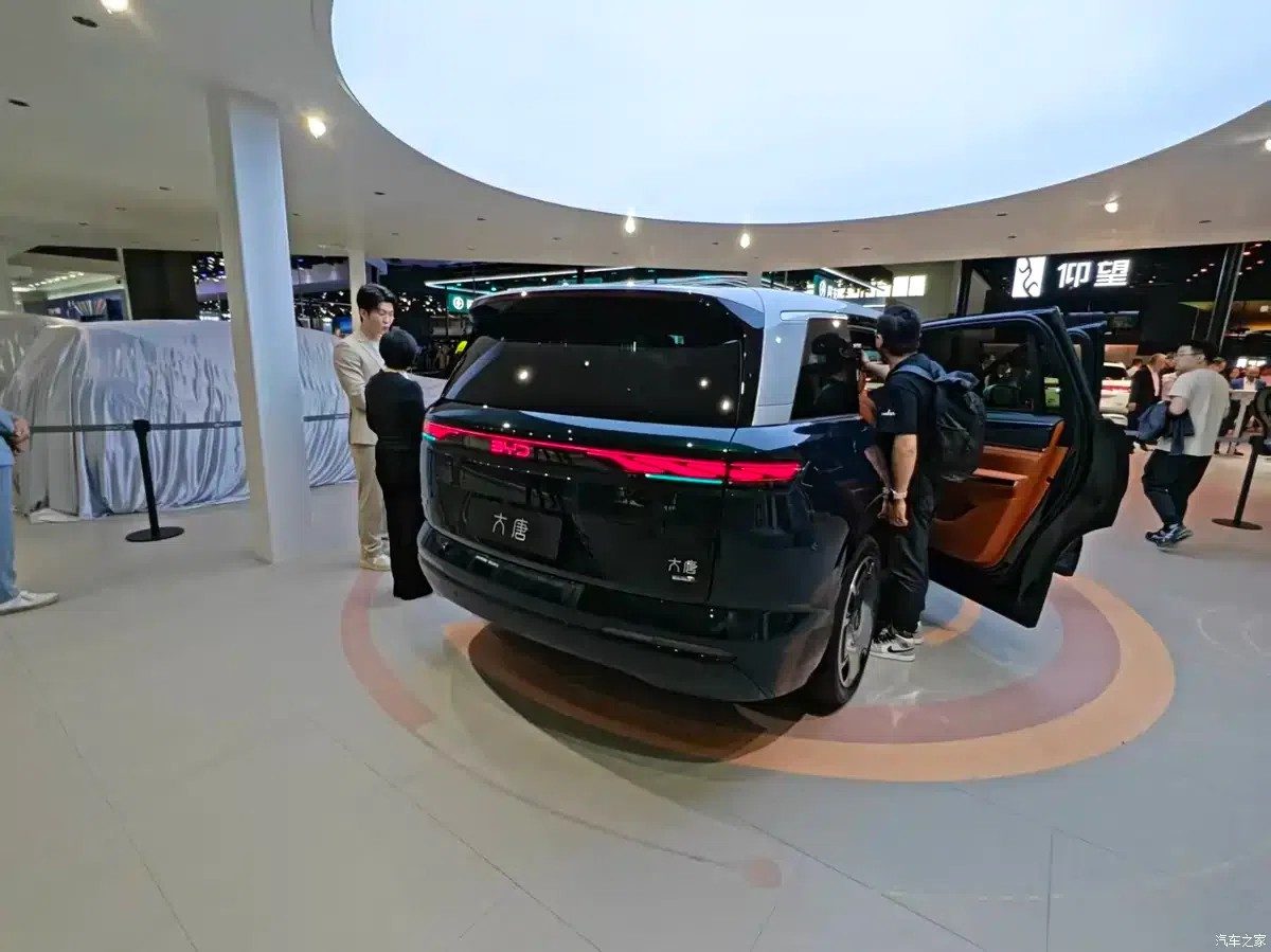 BYD Great Tang EV 2026 — экстерьер, вид сзади 3/4, рынок China
