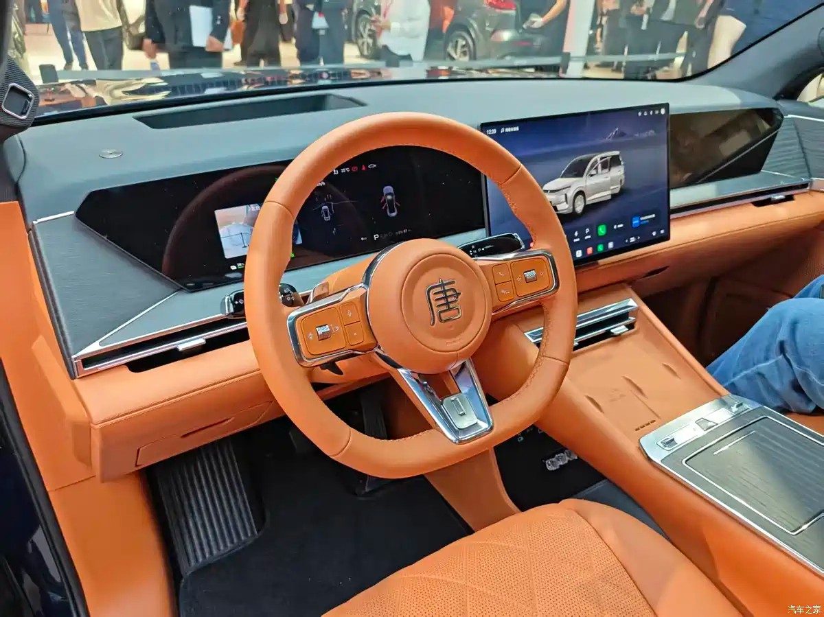 BYD Great Tang EV 2026 — главное фото модели, интерьер, передняя панель, рынок China