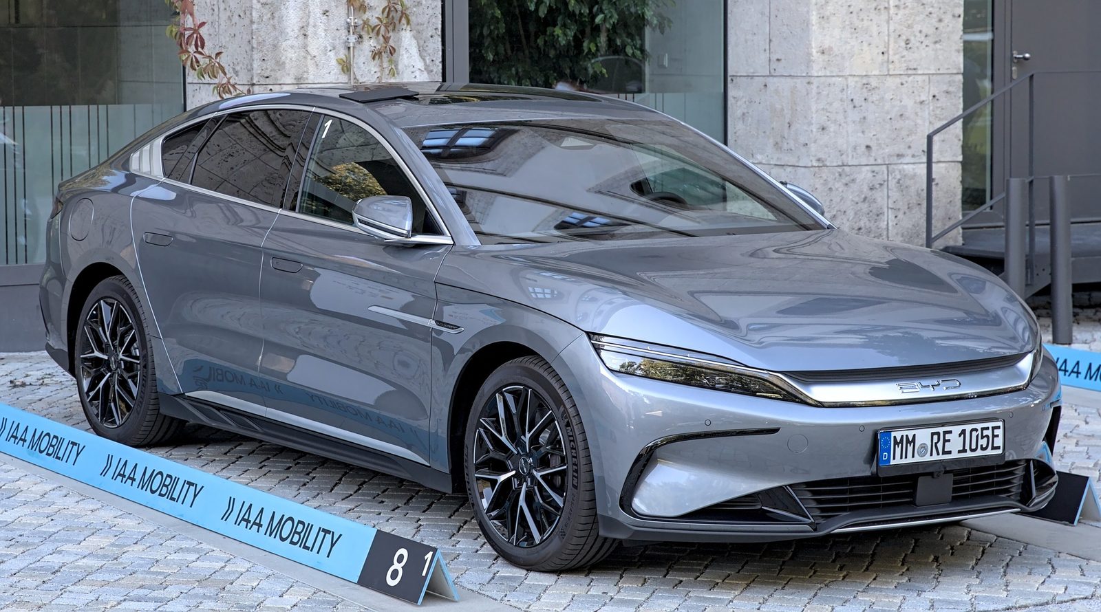 BYD Han EV 2025 — экстерьер, вид сбоку, рынок China/Europe/import