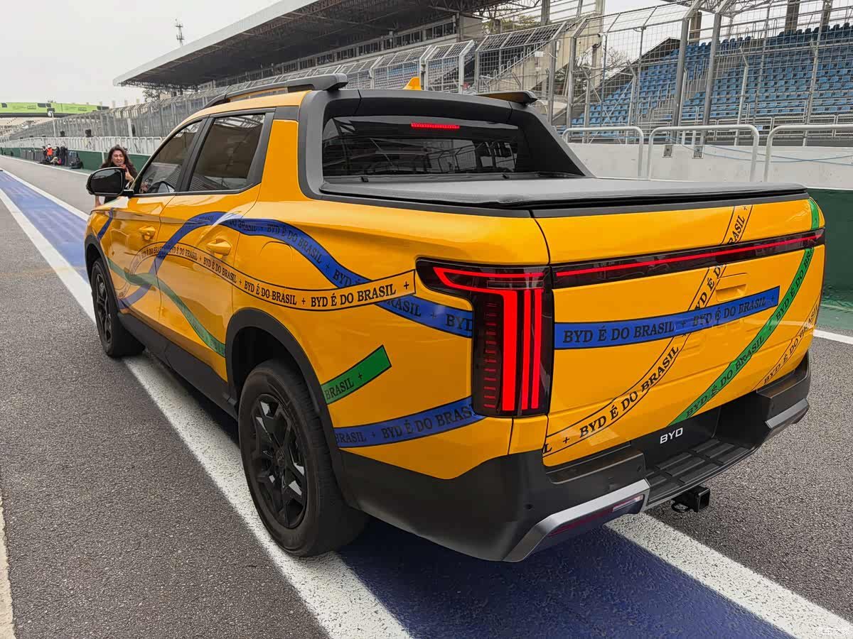 BYD Mako PHEV 2026 — главное фото модели, экстерьер, вид сзади 3/4, рынок Brazil reveal