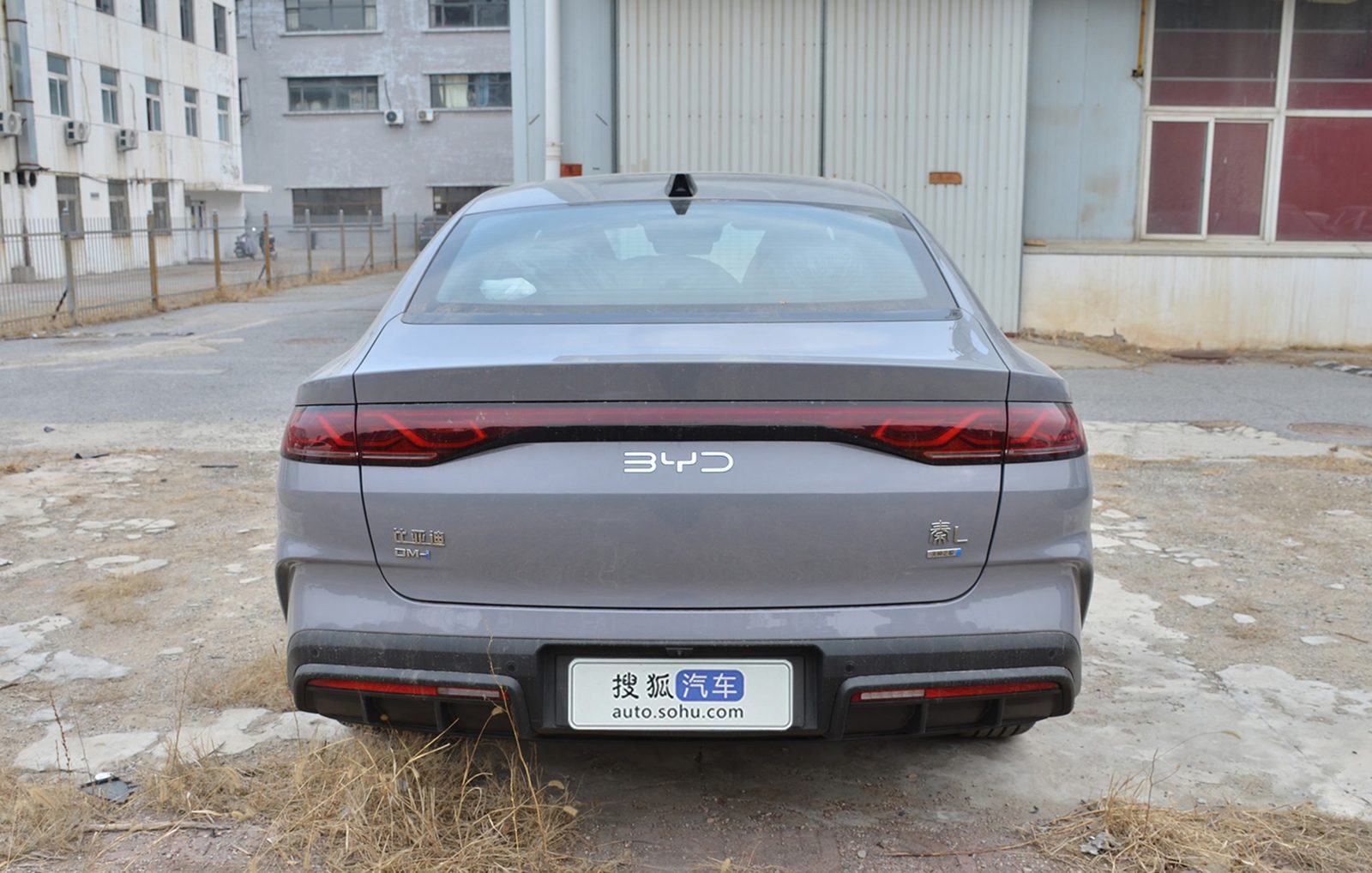 BYD Qin L DM-i 2026 — экстерьер, вид сзади, рынок China / import visual reference