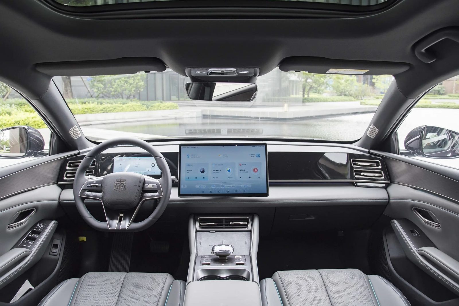 BYD Qin L DM-i 2024 — главное фото модели, интерьер, dashboard wide, рынок china/reference