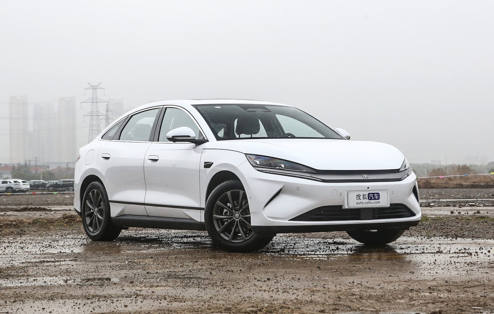 BYD Qin L EV 2025 — экстерьер, вид спереди 3/4, рынок China / import visual reference