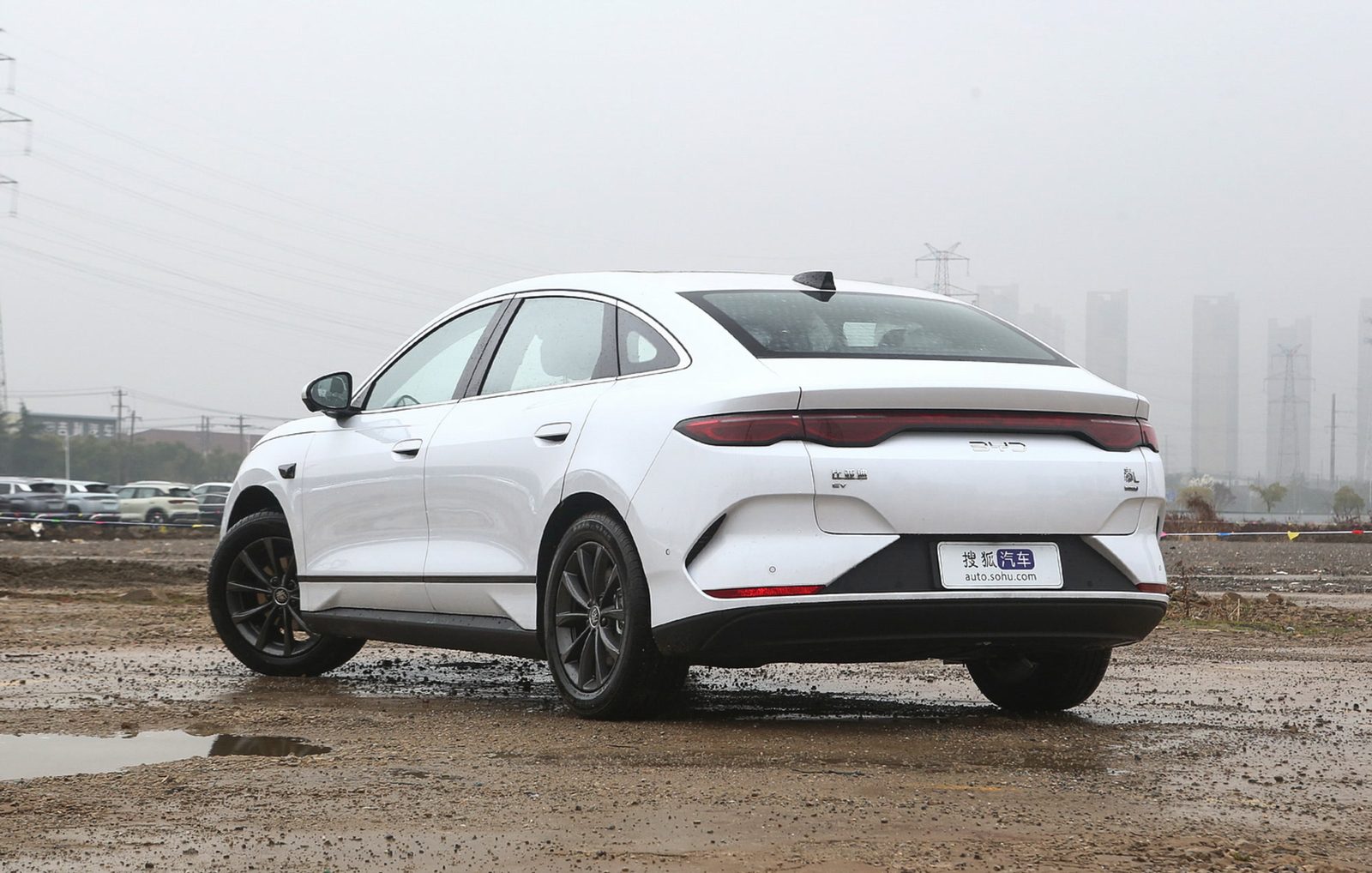 BYD Qin L EV 2025 — экстерьер, вид сзади 3/4, рынок China / import visual reference
