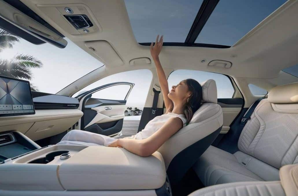 BYD Qin L EV 2024 — интерьер, front passenger cabin, рынок china/reference