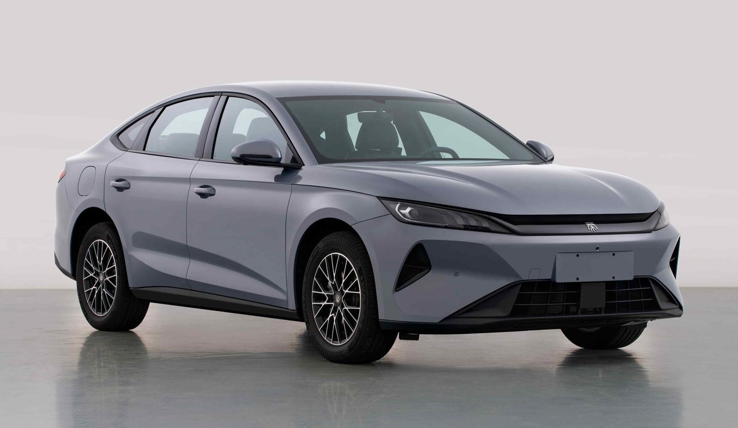 BYD Qin Plus Third Generation EV 2027 — главное фото модели, экстерьер, вид спереди 3/4, рынок China