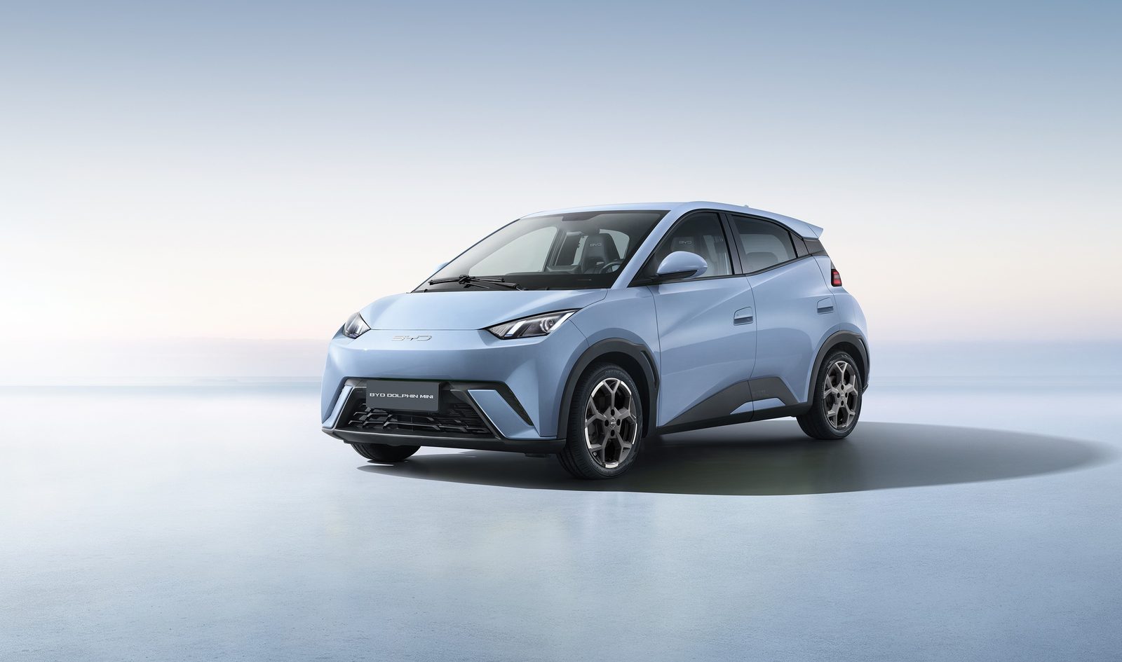 BYD Seagull EV / Dolphin Mini 2026 — экстерьер, front 3q studio, рынок export/brazil