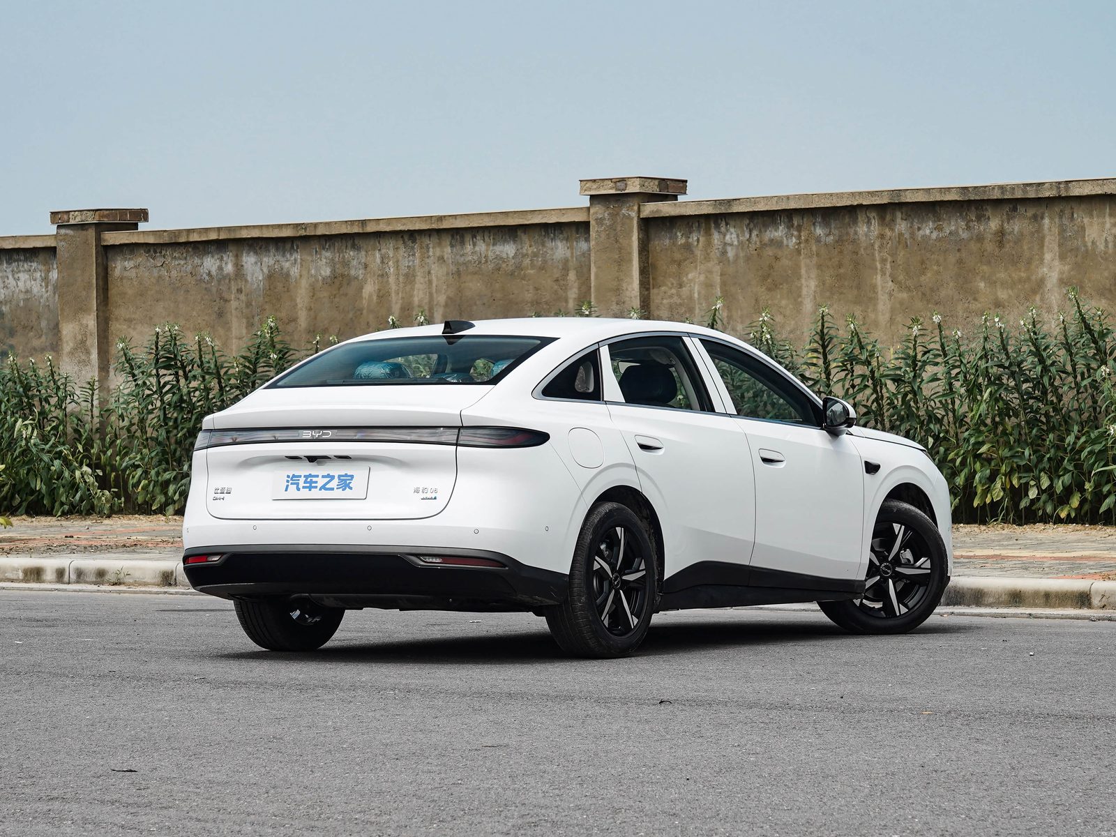 BYD Seal 06 DM-i 2024 — экстерьер, вид сзади 3/4, рынок china