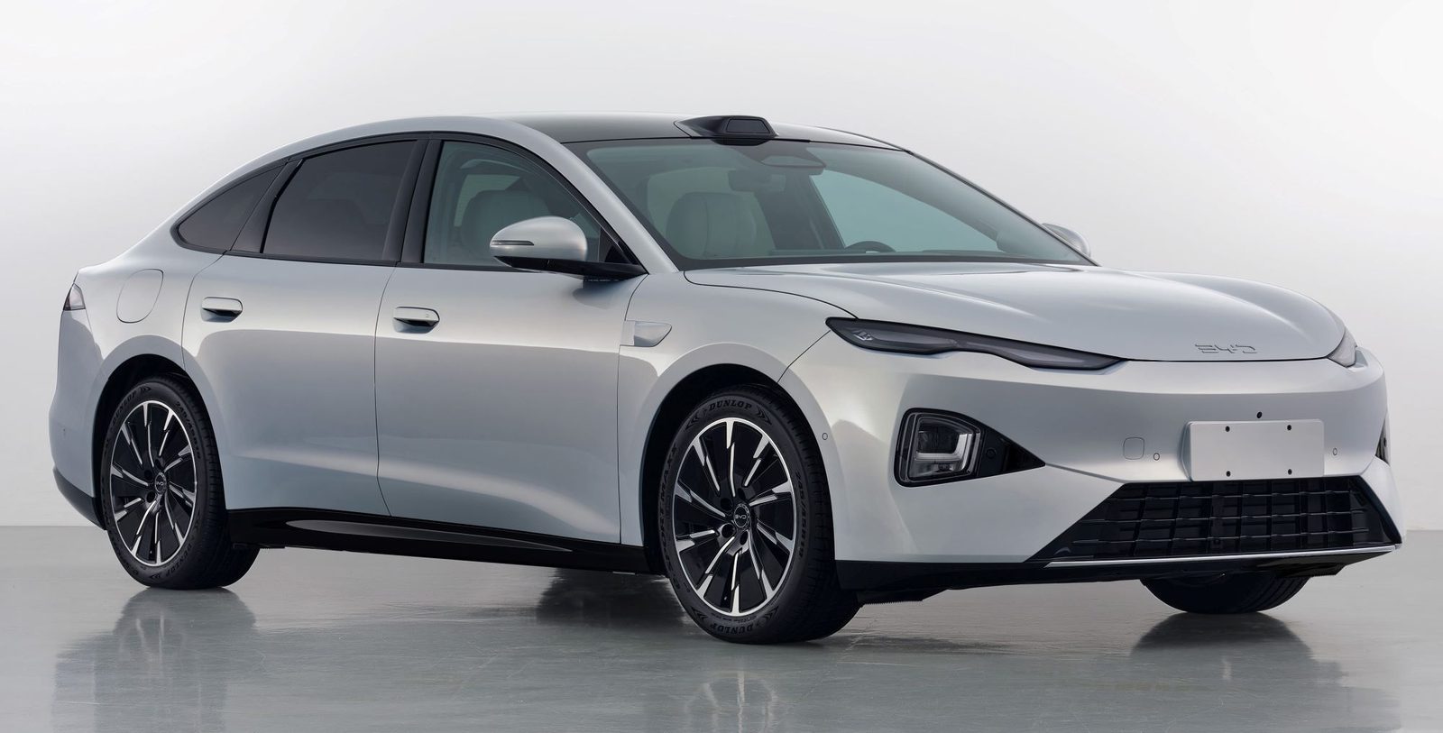 BYD Seal 07 second generation 2026 — главное фото модели, экстерьер, вид спереди 3/4, рынок China