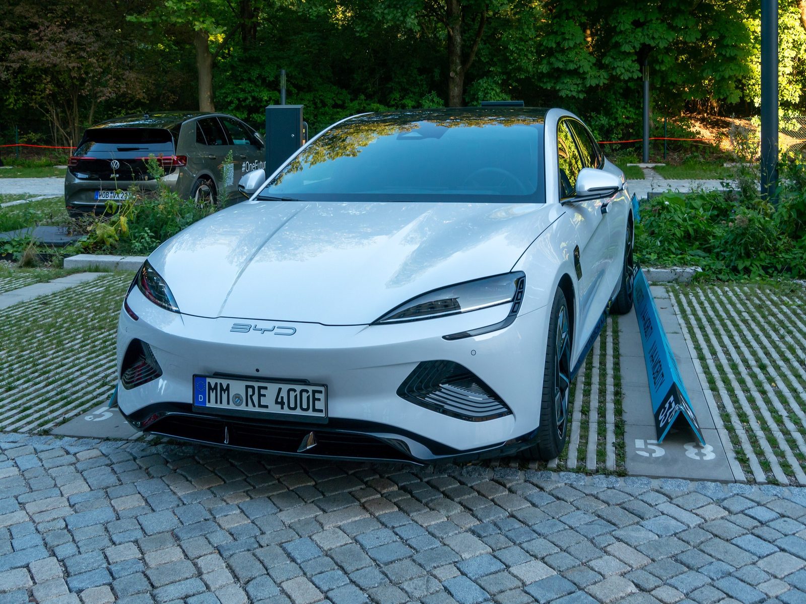 BYD Seal EV 2022 — экстерьер, вид спереди 3/4, рынок China/Europe/import