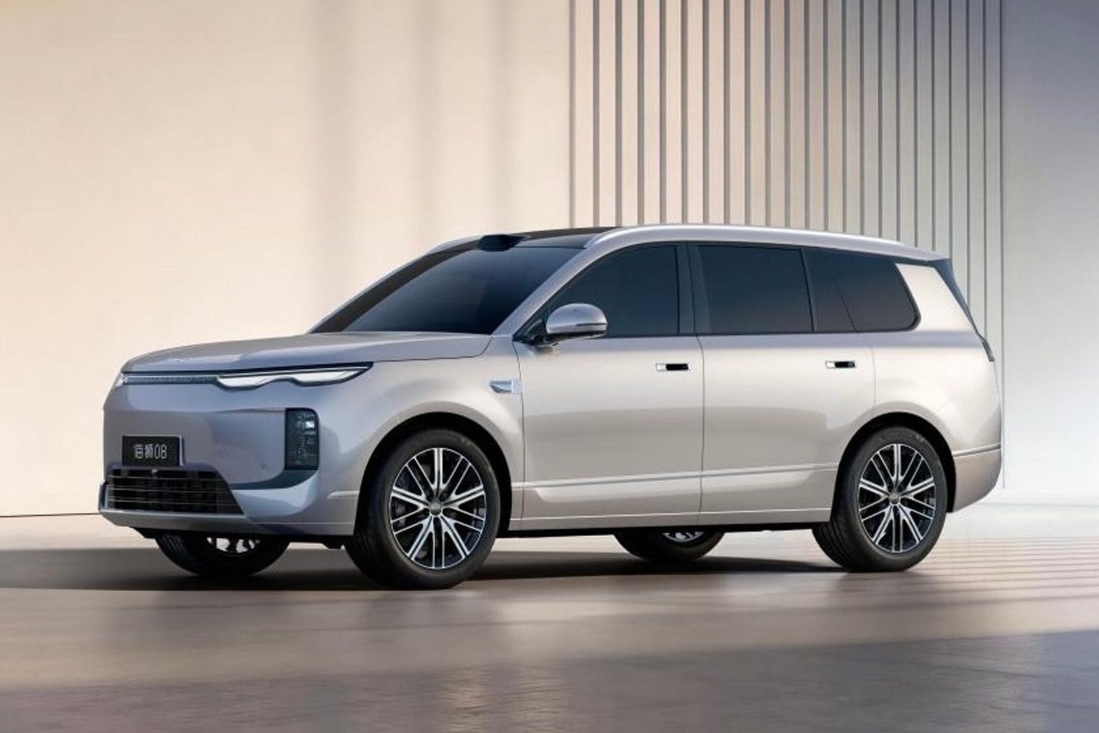 BYD Sealion 08 2026 — главное фото модели, экстерьер, вид спереди 3/4, рынок internal_mvp