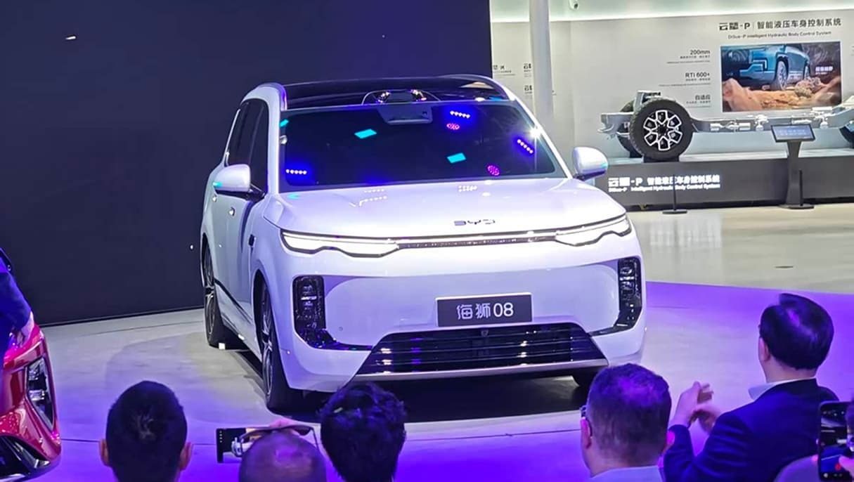 BYD Sealion 08 2026 — экстерьер, front show floor