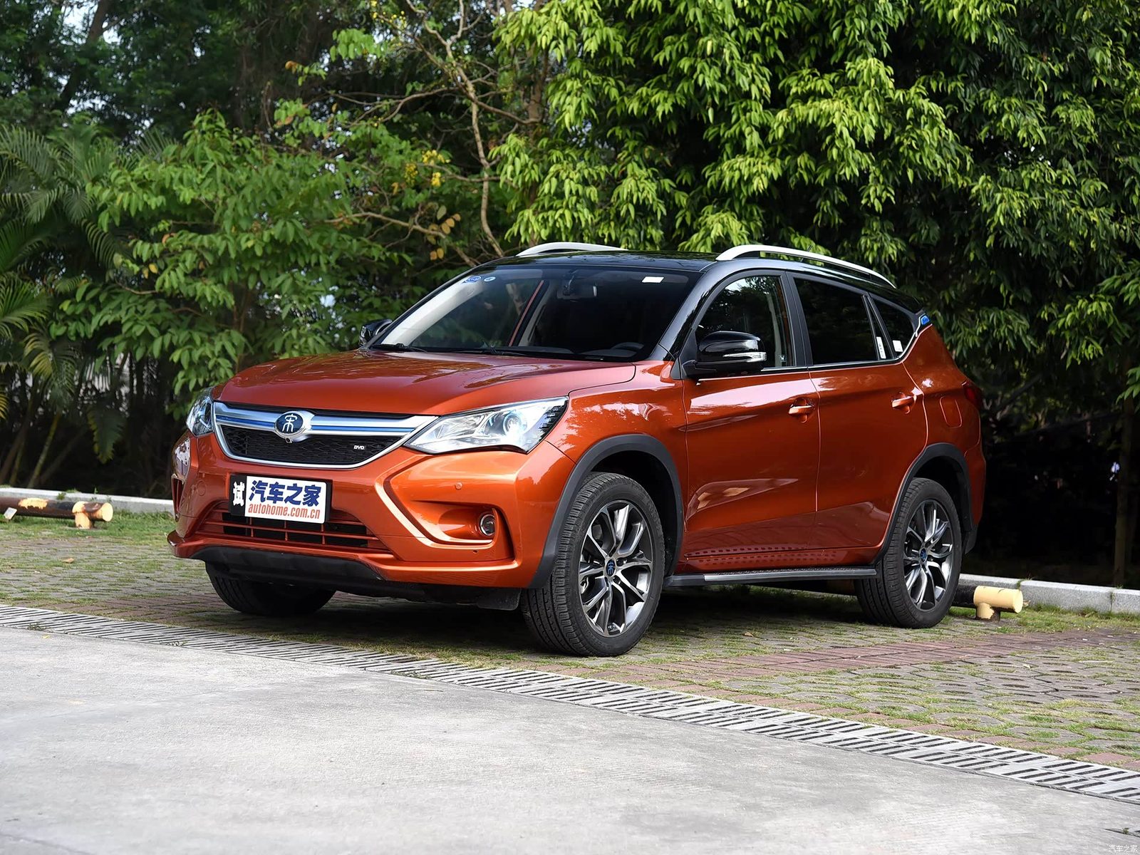 BYD Song First Generation Legacy Reference 2015 — главное фото модели, экстерьер, вид спереди 3/4, рынок China archive exact-specification reference