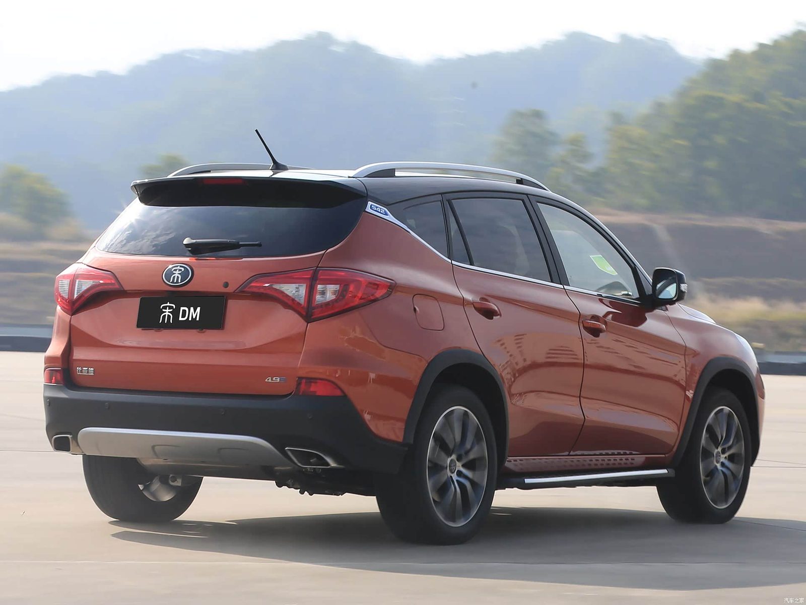 BYD Song First Generation Legacy Reference 2015 — экстерьер, alternate color front 3q, рынок China archive exact-specification reference