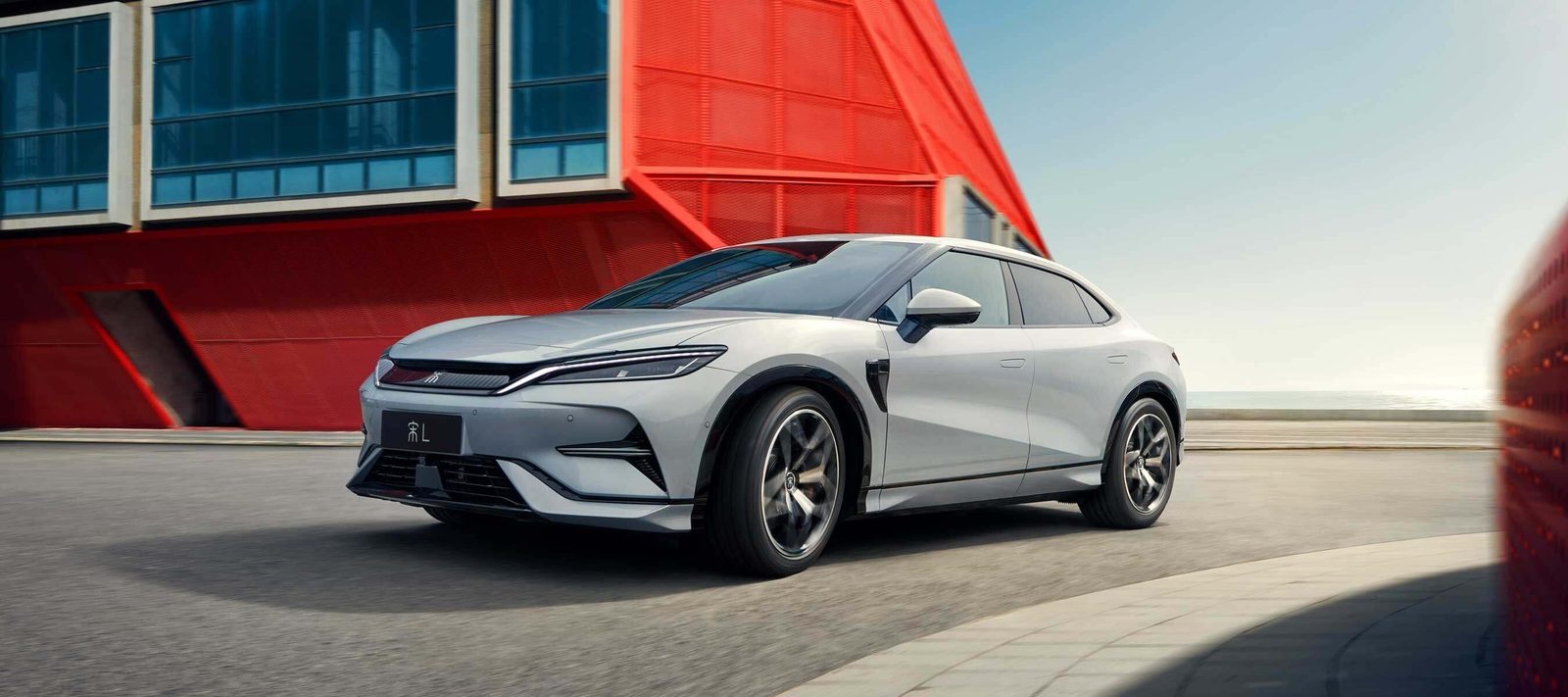 BYD Song L EV 2023 — экстерьер, вид спереди 3/4, рынок China