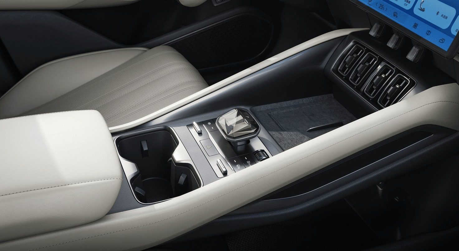 BYD Song L EV 2023 — интерьер, center console, рынок China