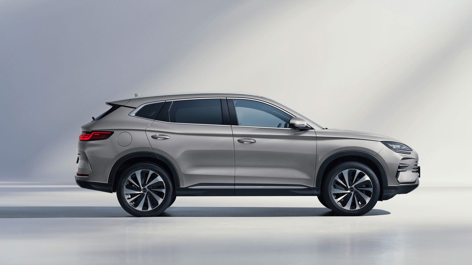 BYD Song Plus DM-i 2026 — экстерьер, вид сбоку, рынок export/regional