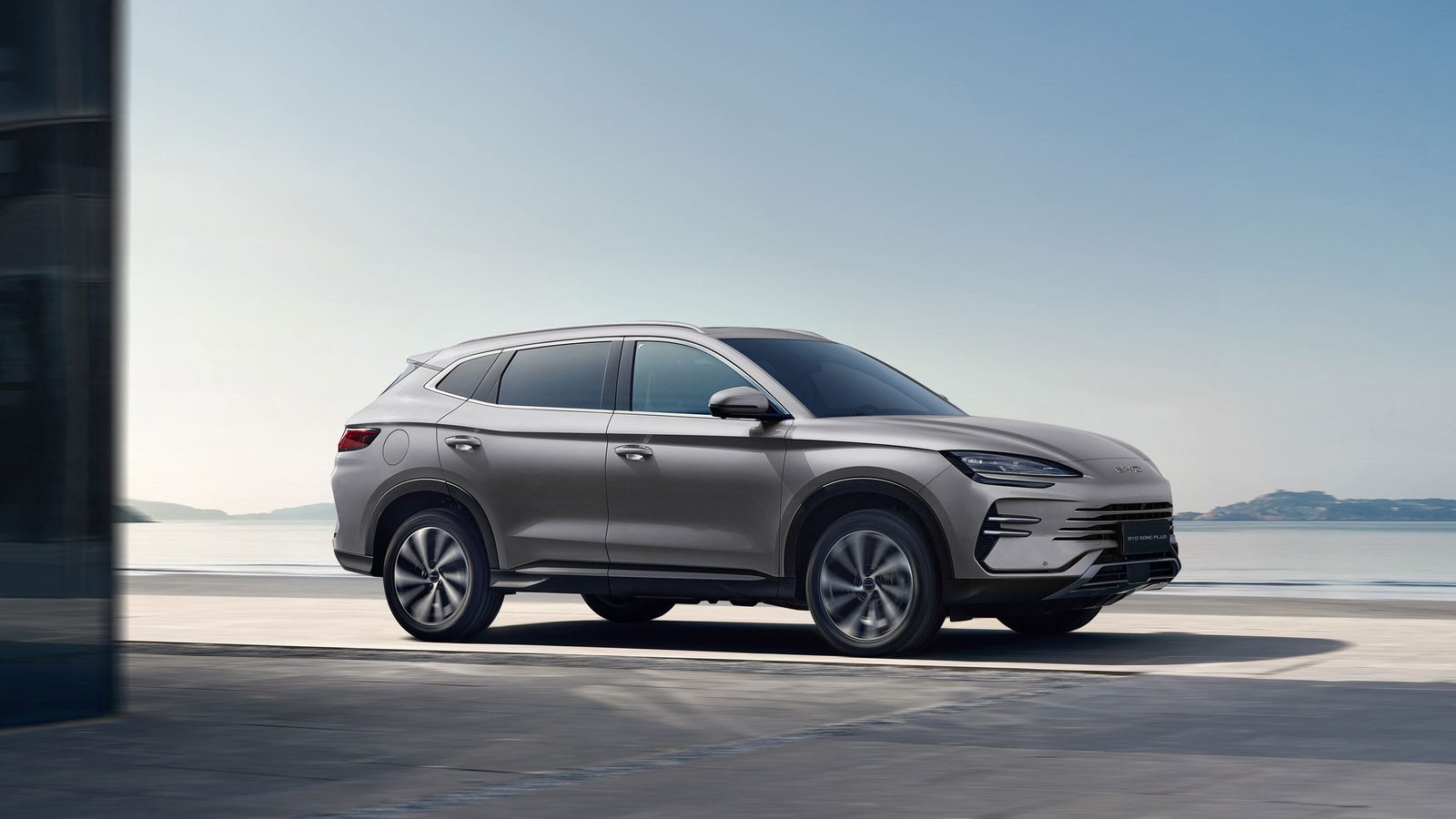 BYD Song Plus DM-i 2026 — экстерьер, вид сзади 3/4, рынок export/regional