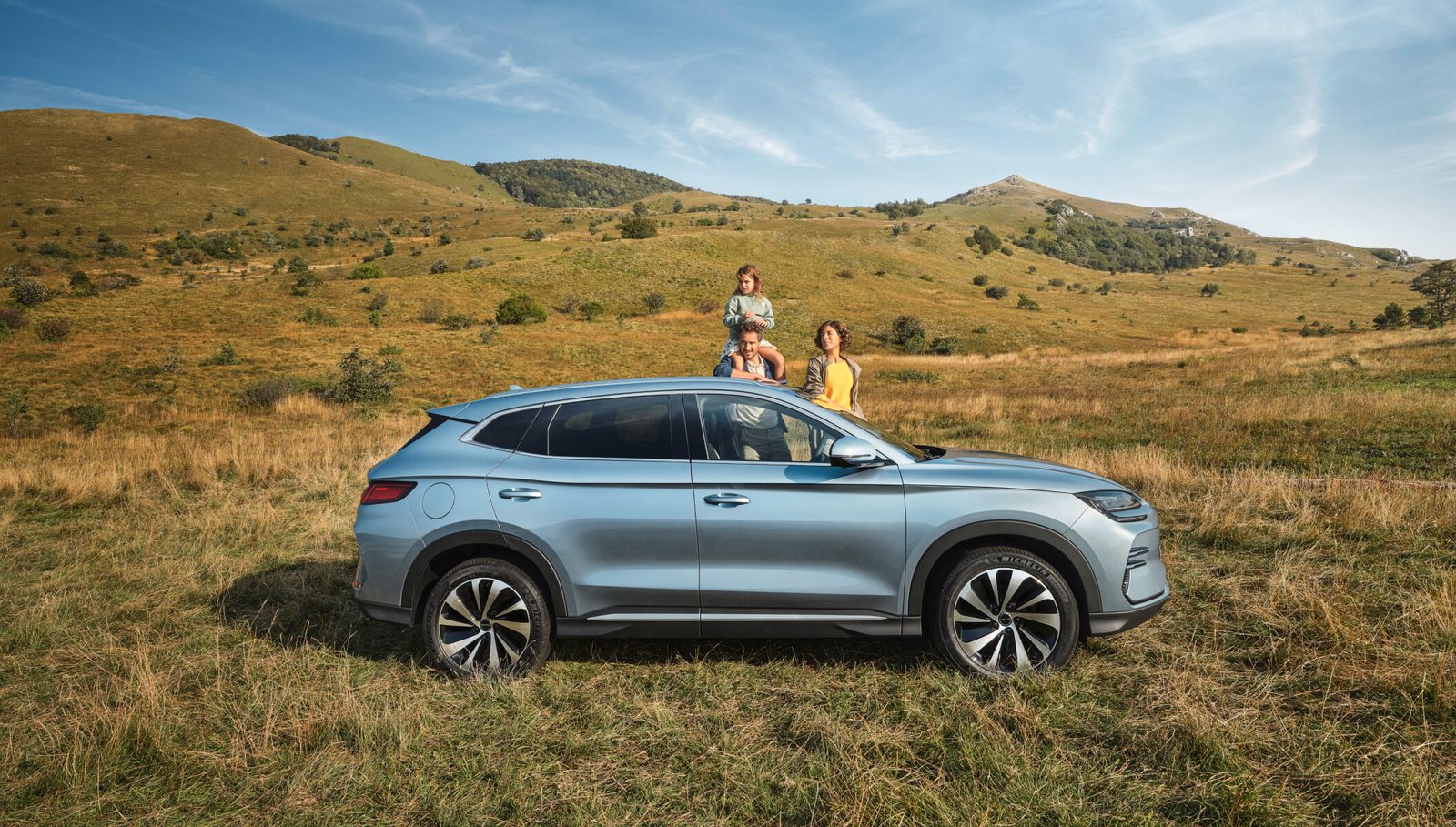 BYD Song Plus EV 2025 — экстерьер, side lifestyle, рынок Europe/export