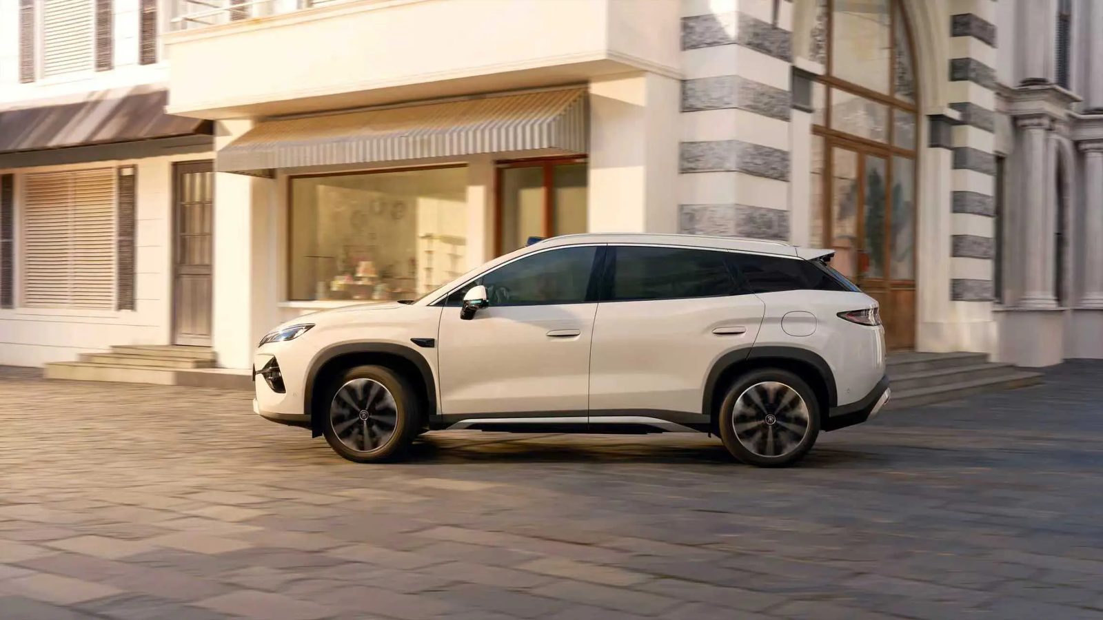 BYD Song Ultra DM-i 2026 — экстерьер, side lifestyle, рынок China