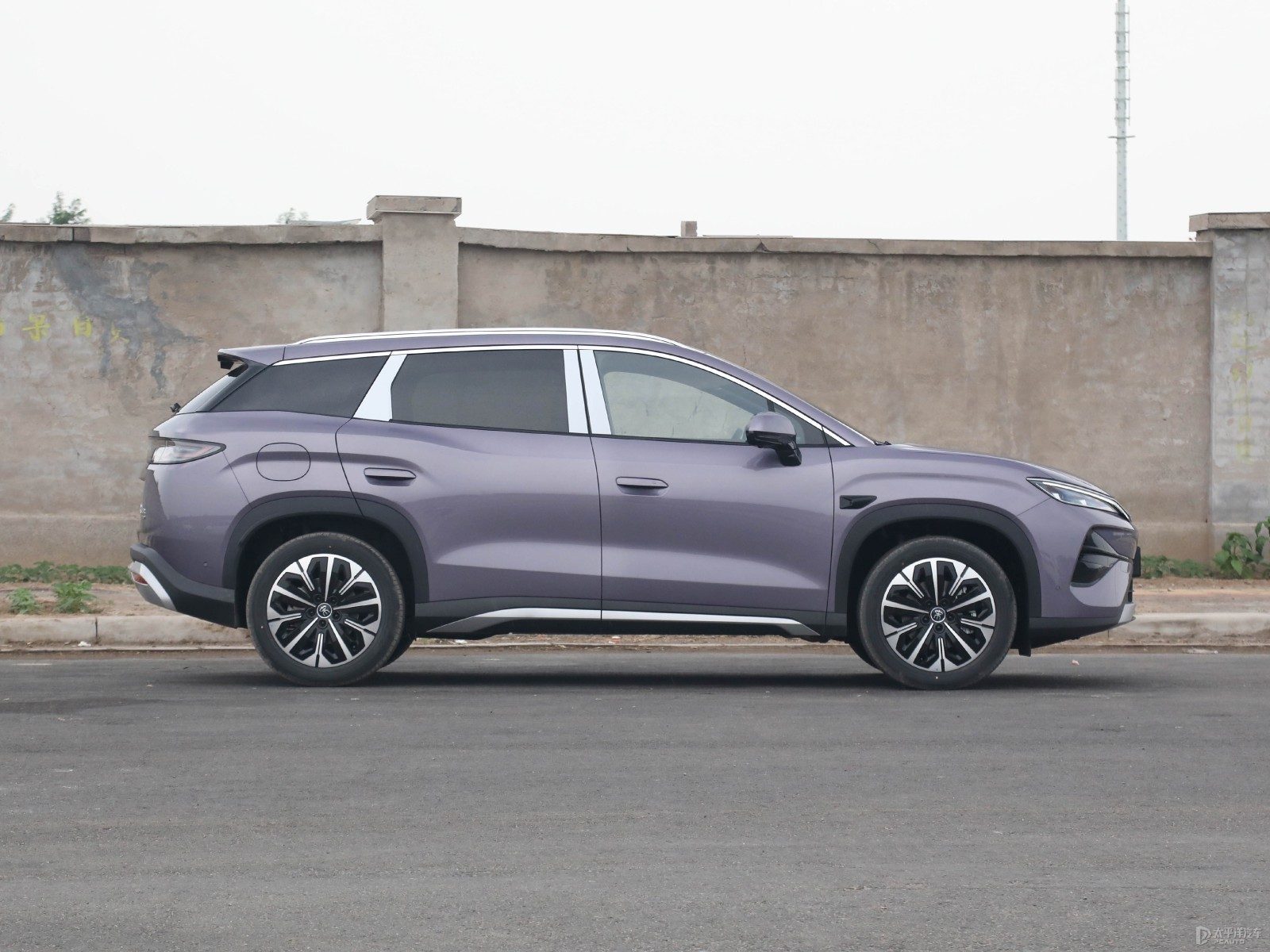 BYD Song Ultra DM-i 2026 — экстерьер, side left, рынок China