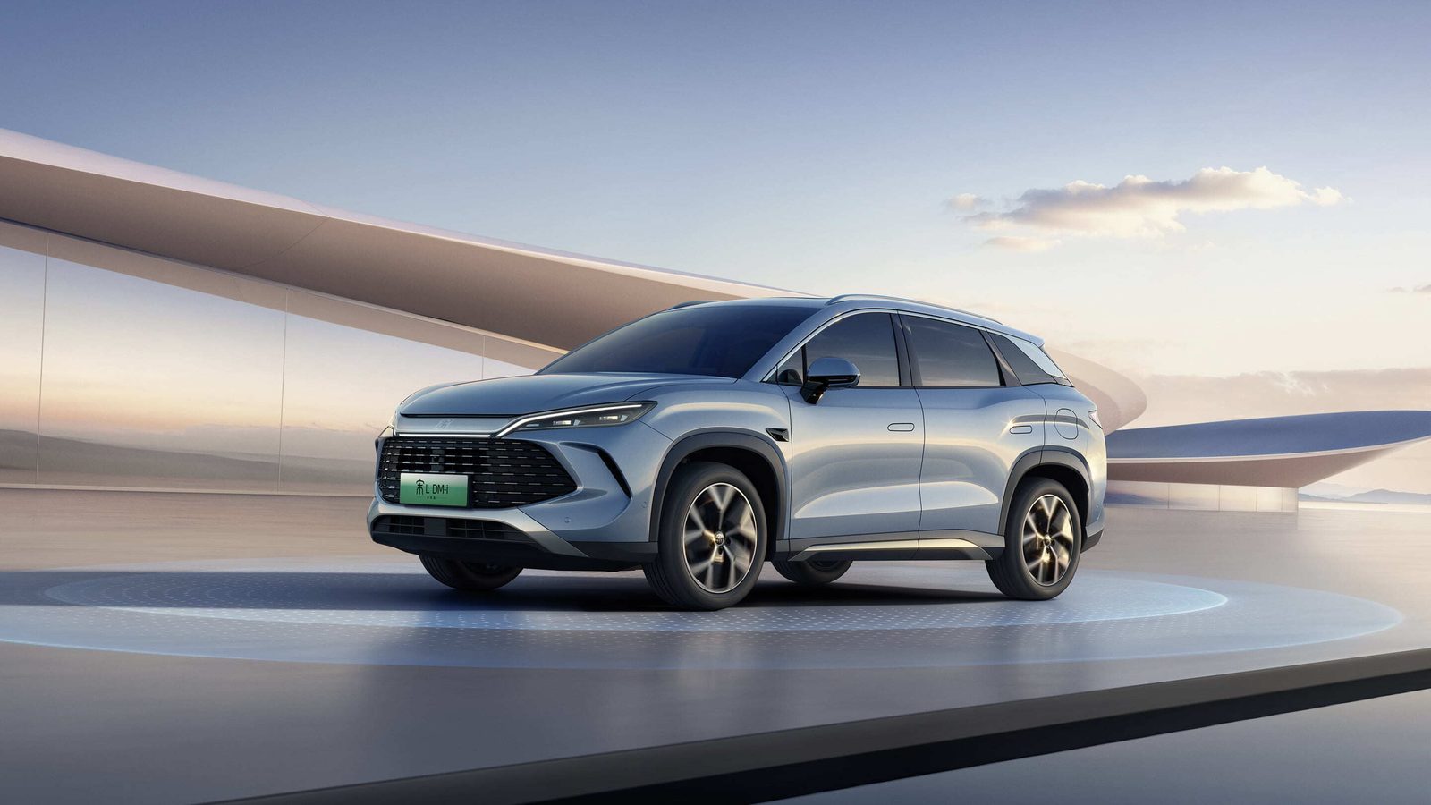 BYD Song Ultra DM-i 2026 — экстерьер, вид спереди 3/4, рынок internal_mvp