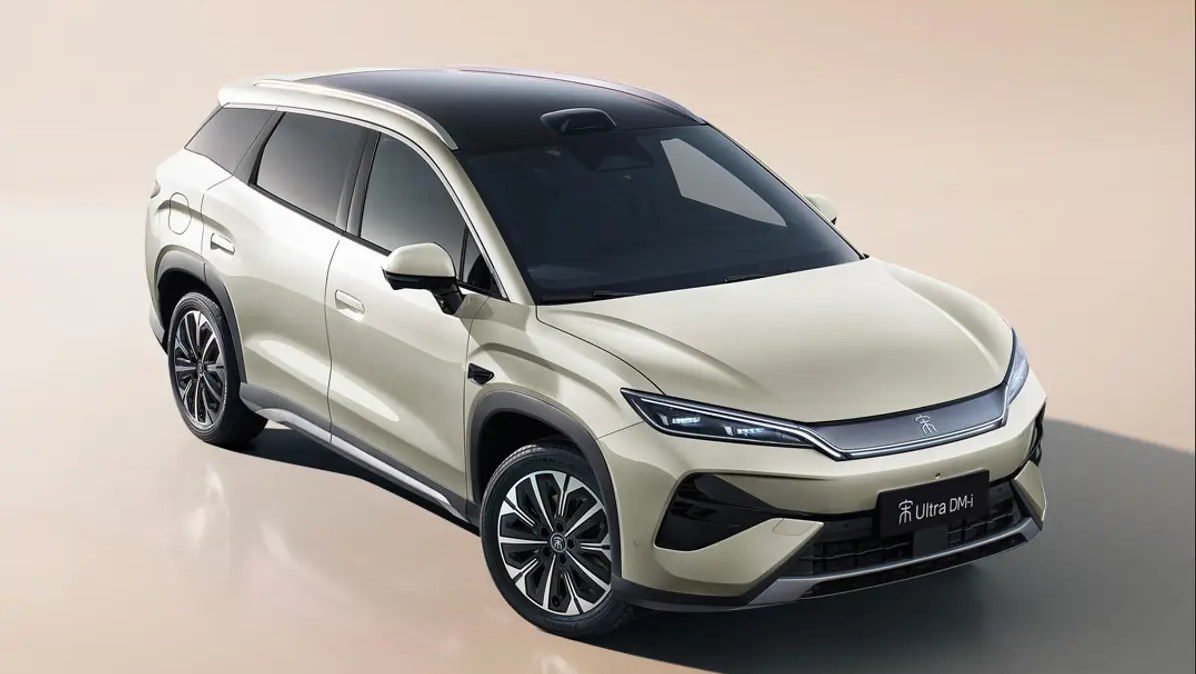 BYD Song Ultra DM-i 2026 — главное фото модели, экстерьер, вид спереди 3/4, рынок internal_mvp