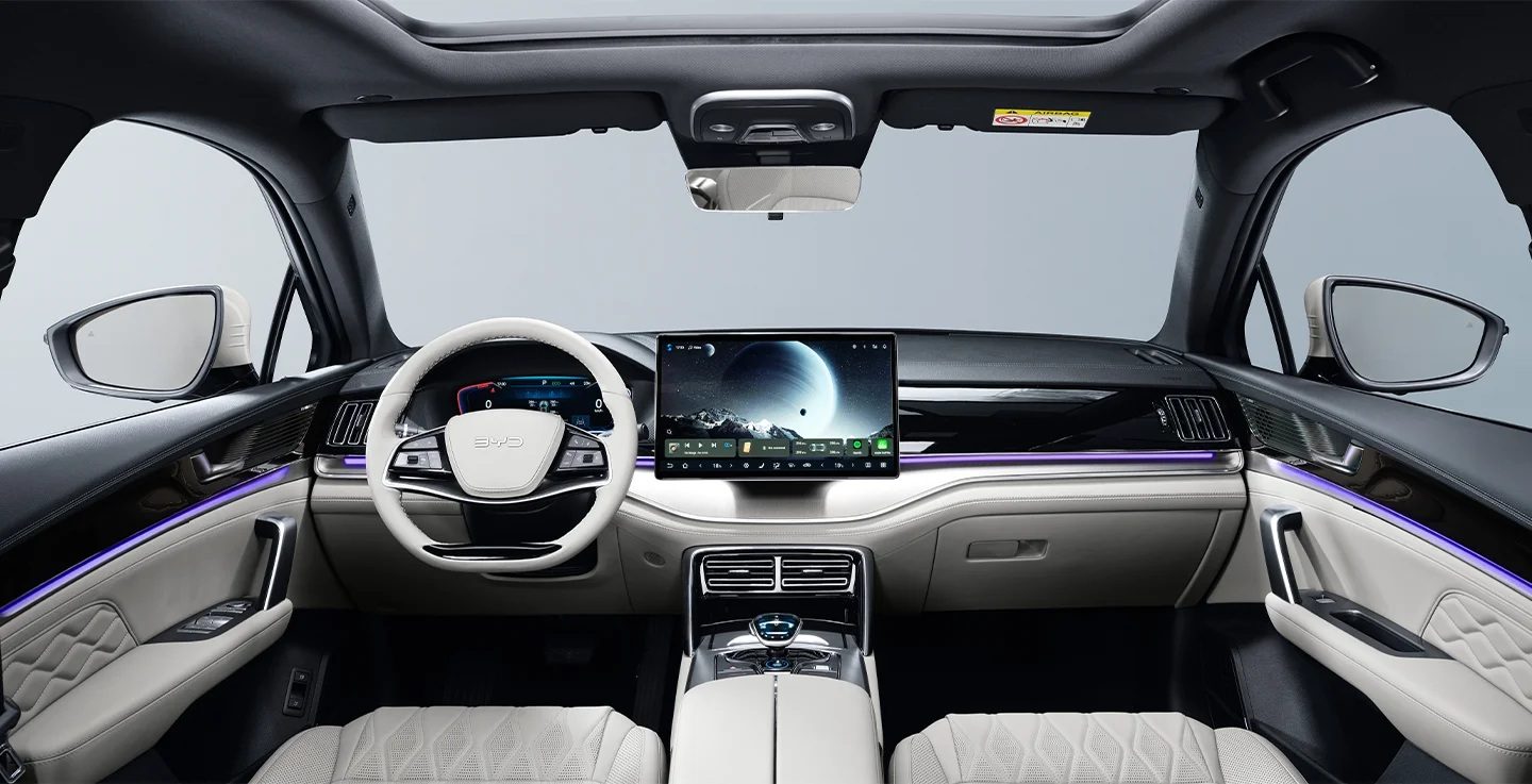 BYD Tang DM-i 2026 — главное фото модели, интерьер, передняя панель, рынок Philippines / China export visual reference