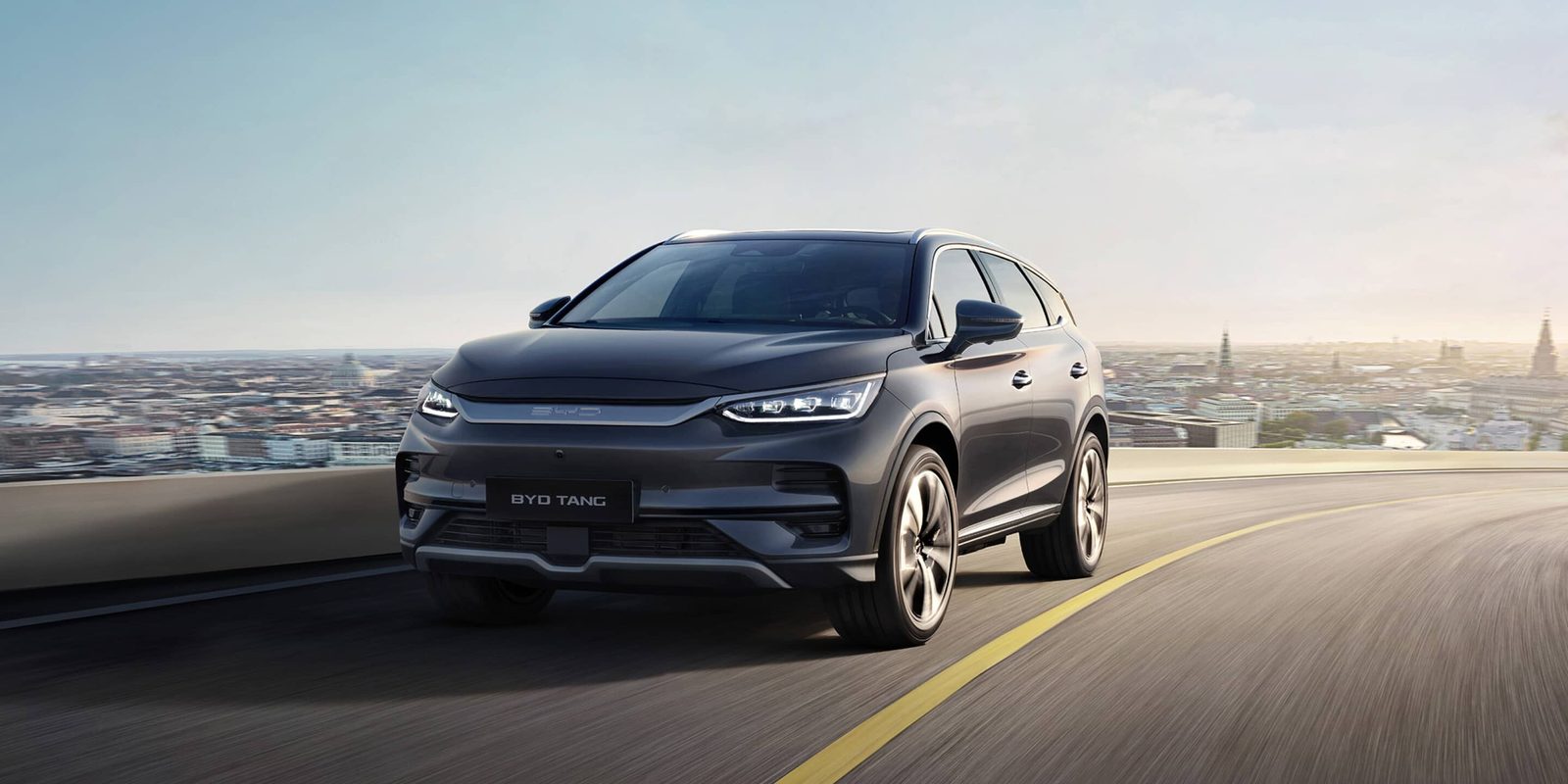 BYD Tang EV 2024 — экстерьер, front 3q driving, рынок Europe / China export visual reference