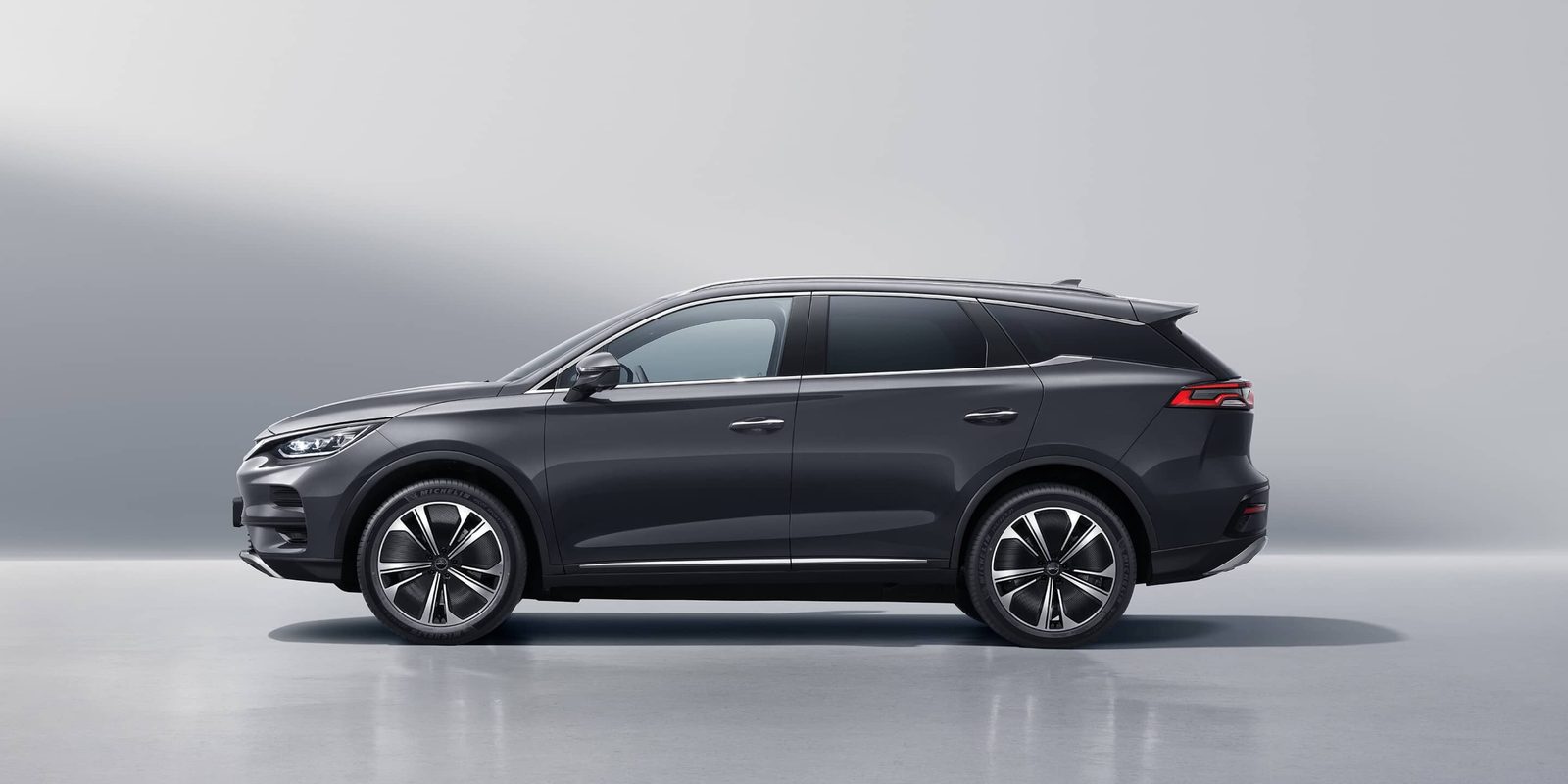 BYD Tang EV 2024 — экстерьер, вид сбоку, рынок Europe / China export visual reference