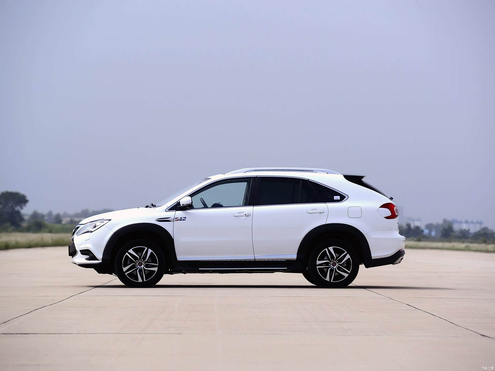 BYD Tang First Generation DM Reference 2015 — экстерьер, вид сбоку, рынок china