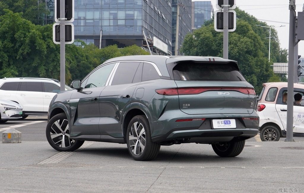 BYD Tang L DM-i / DM-p 2025 — экстерьер, вид сзади 3/4, рынок China / import visual reference
