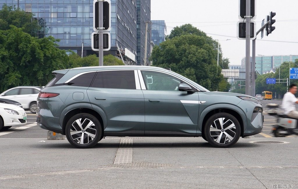BYD Tang L DM-i / DM-p 2025 — экстерьер, вид сбоку, рынок China / import visual reference