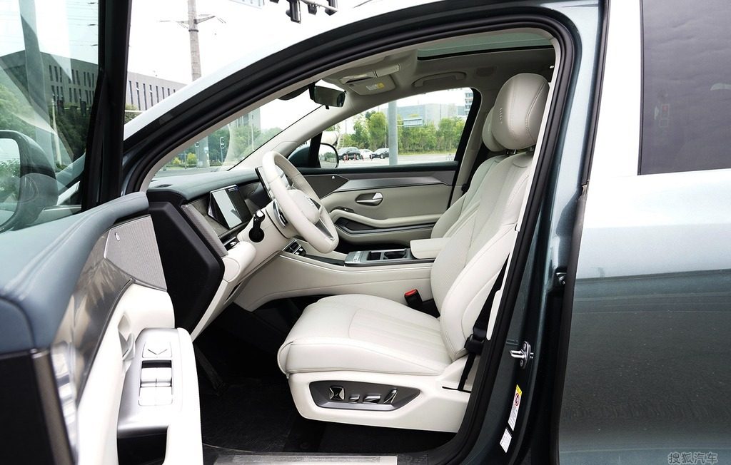 BYD Tang L DM-i / DM-p 2025 — интерьер, передние сиденья, рынок China / import visual reference