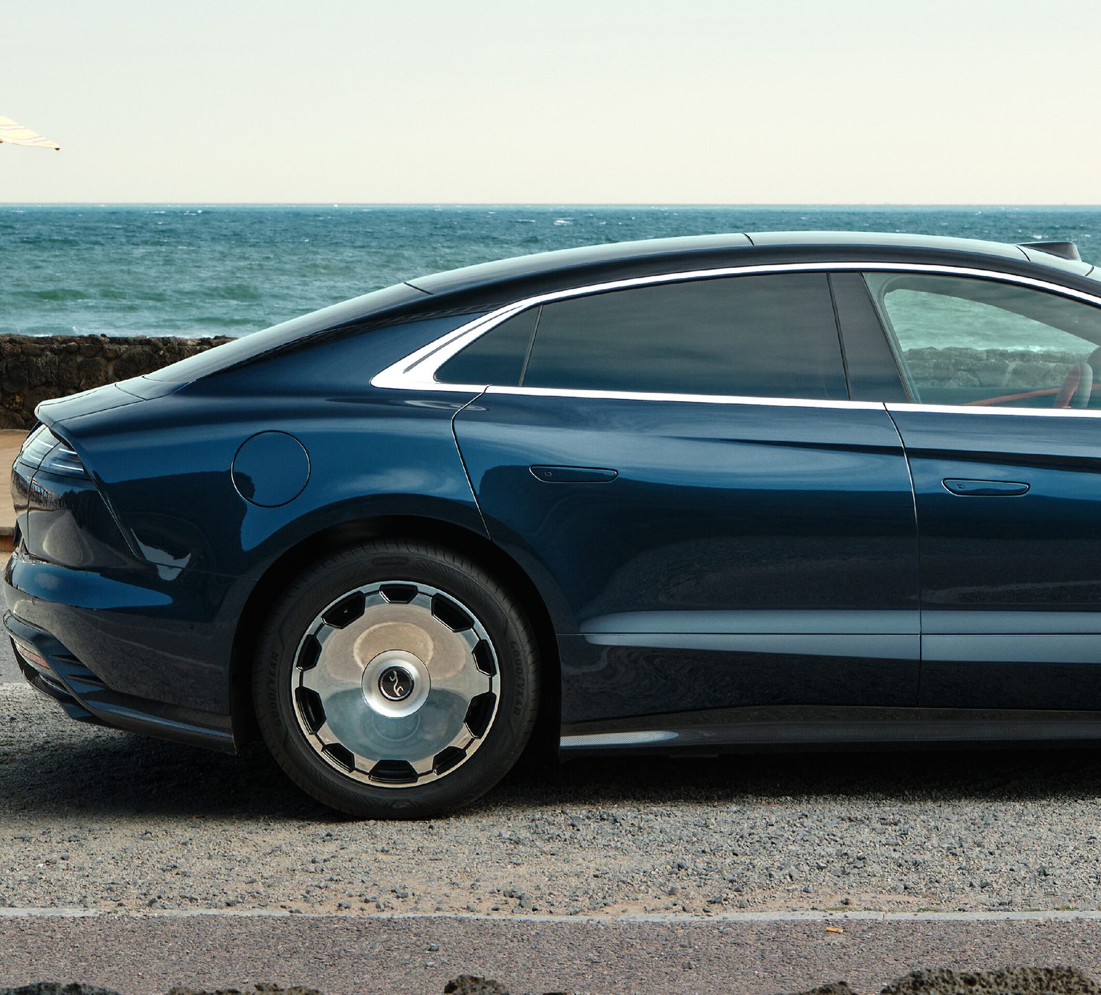 BYD Yangwang U7 EV 2025 — экстерьер, вид сбоку, рынок global